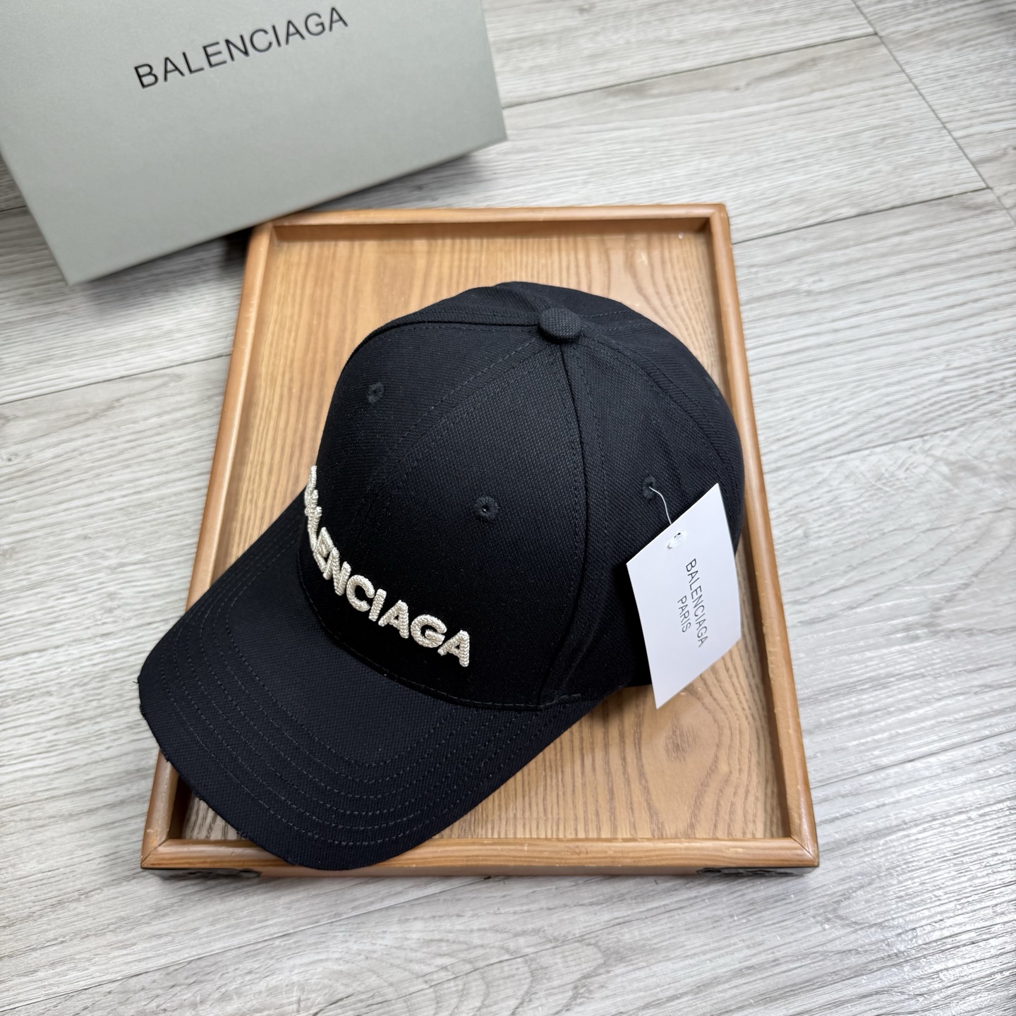 。Ba。巴黎世家【配防尘袋】新品棒球帽！材质：纯棉！透气性好！春天挡风，夏天防晒必备单品！颜色大气！款式