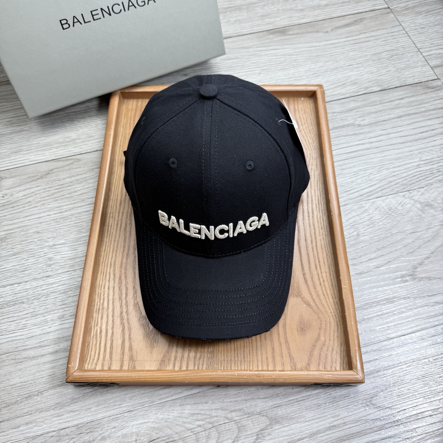 。Ba。巴黎世家【配防尘袋】新品棒球帽！材质：纯棉！透气性好！春天挡风，夏天防晒必备单品！颜色大气！款式