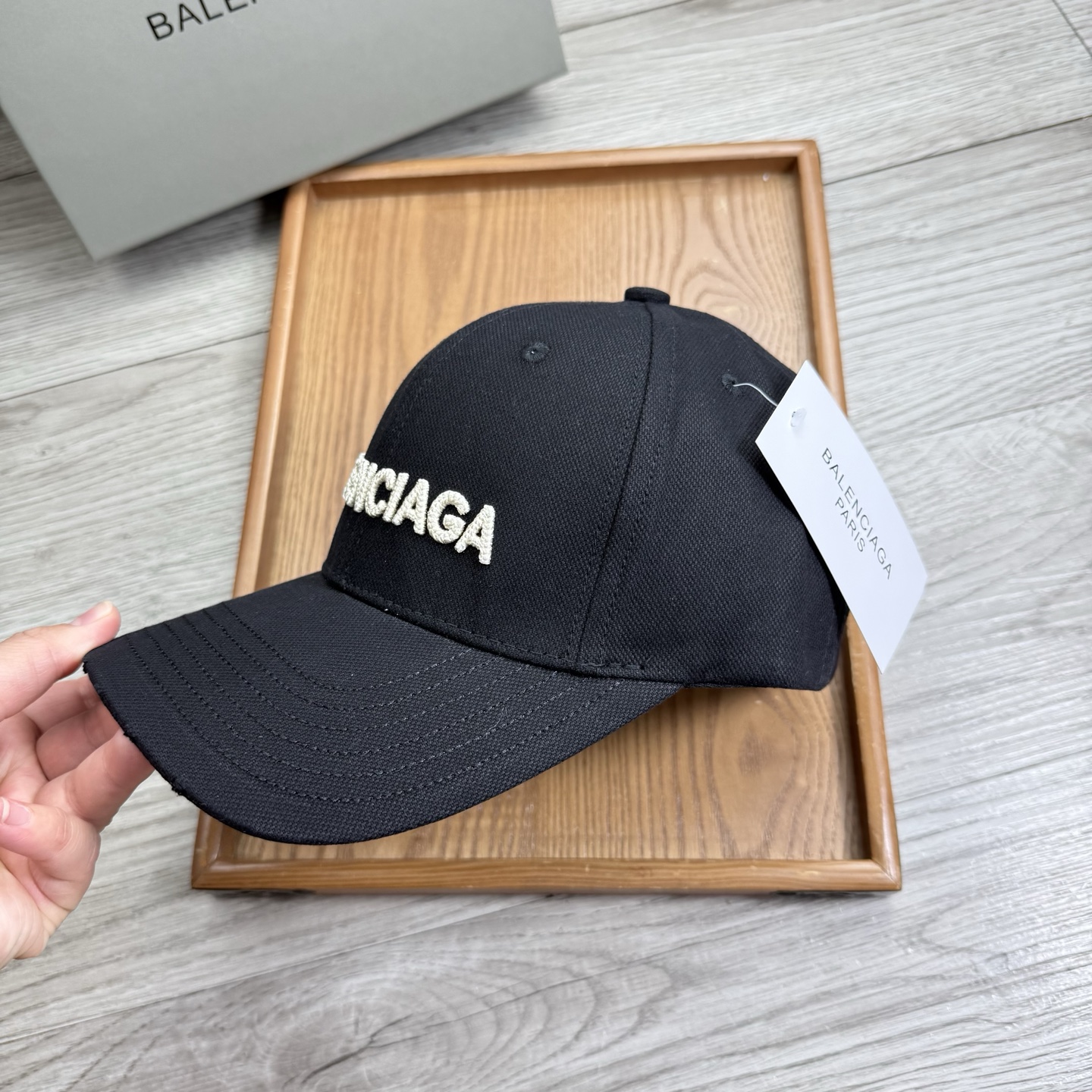 。Ba。巴黎世家【配防尘袋】新品棒球帽！材质：纯棉！透气性好！春天挡风，夏天防晒必备单品！颜色大气！款式