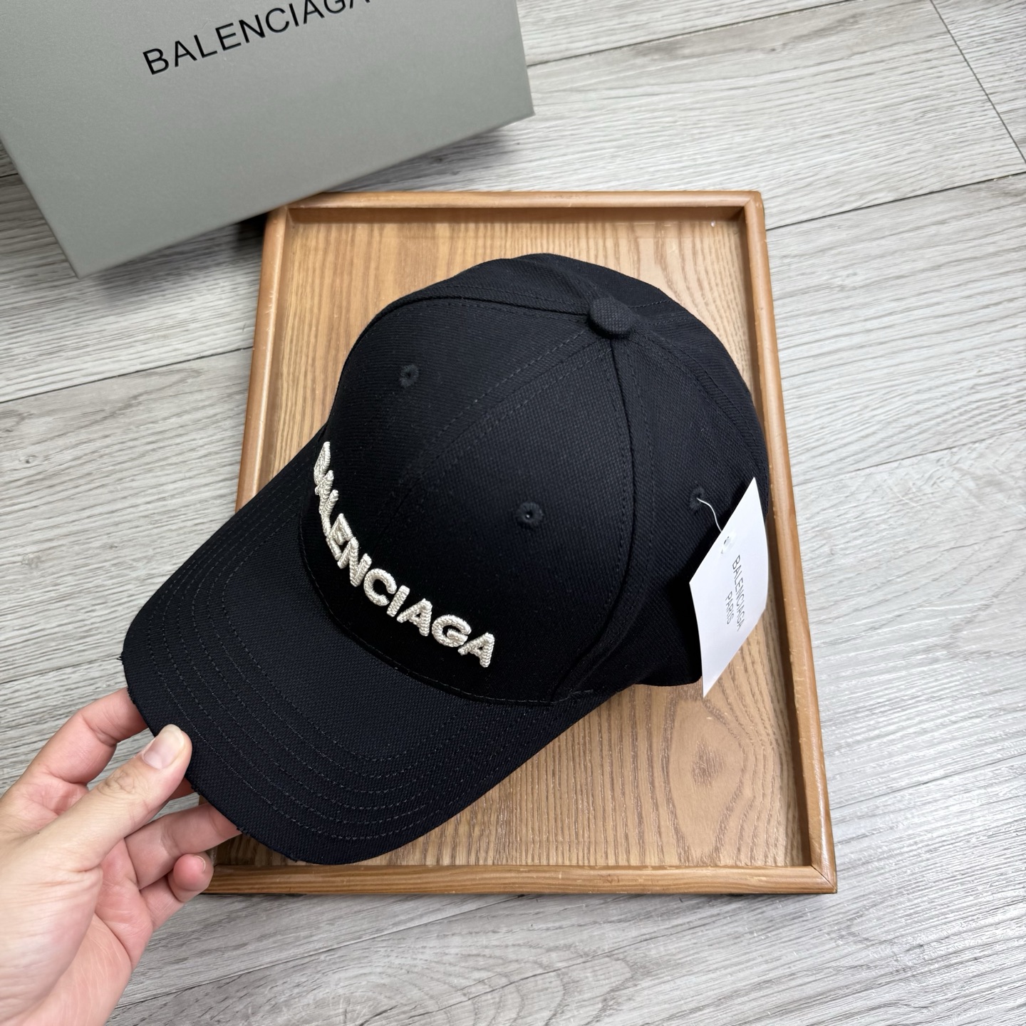 。Ba。巴黎世家【配防尘袋】新品棒球帽！材质：纯棉！透气性好！春天挡风，夏天防晒必备单品！颜色大气！款式