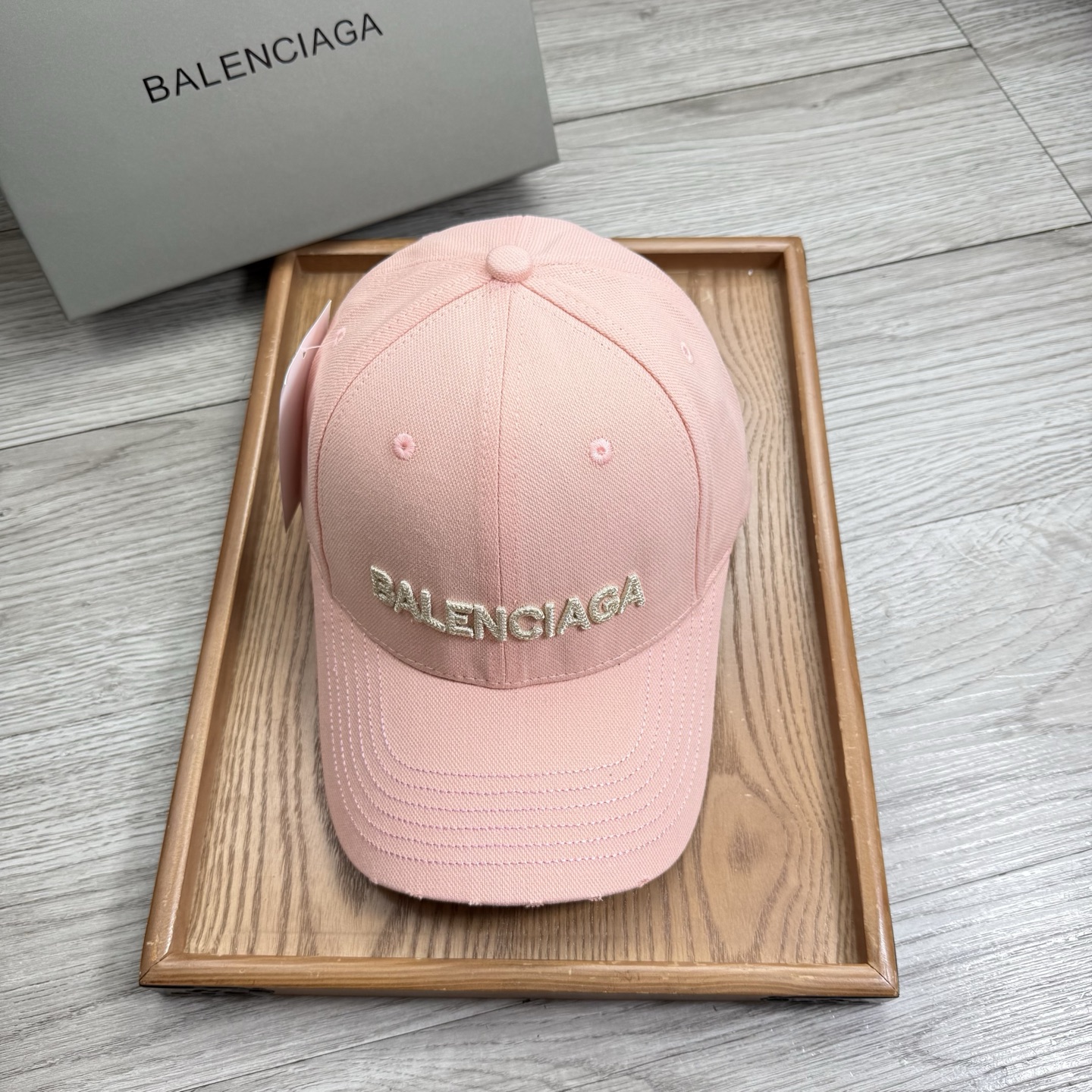 。Ba。巴黎世家【配防尘袋】新品棒球帽！材质：纯棉！透气性好！春天挡风，夏天防晒必备单品！颜色大气！款式