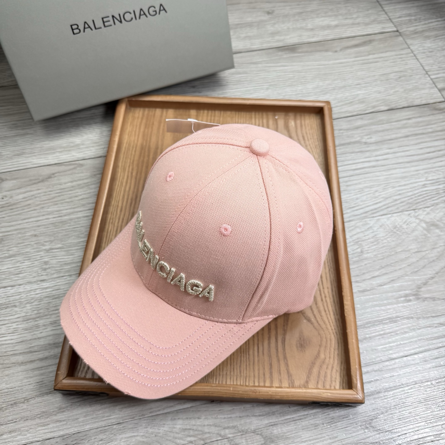 。Ba。巴黎世家【配防尘袋】新品棒球帽！材质：纯棉！透气性好！春天挡风，夏天防晒必备单品！颜色大气！款式