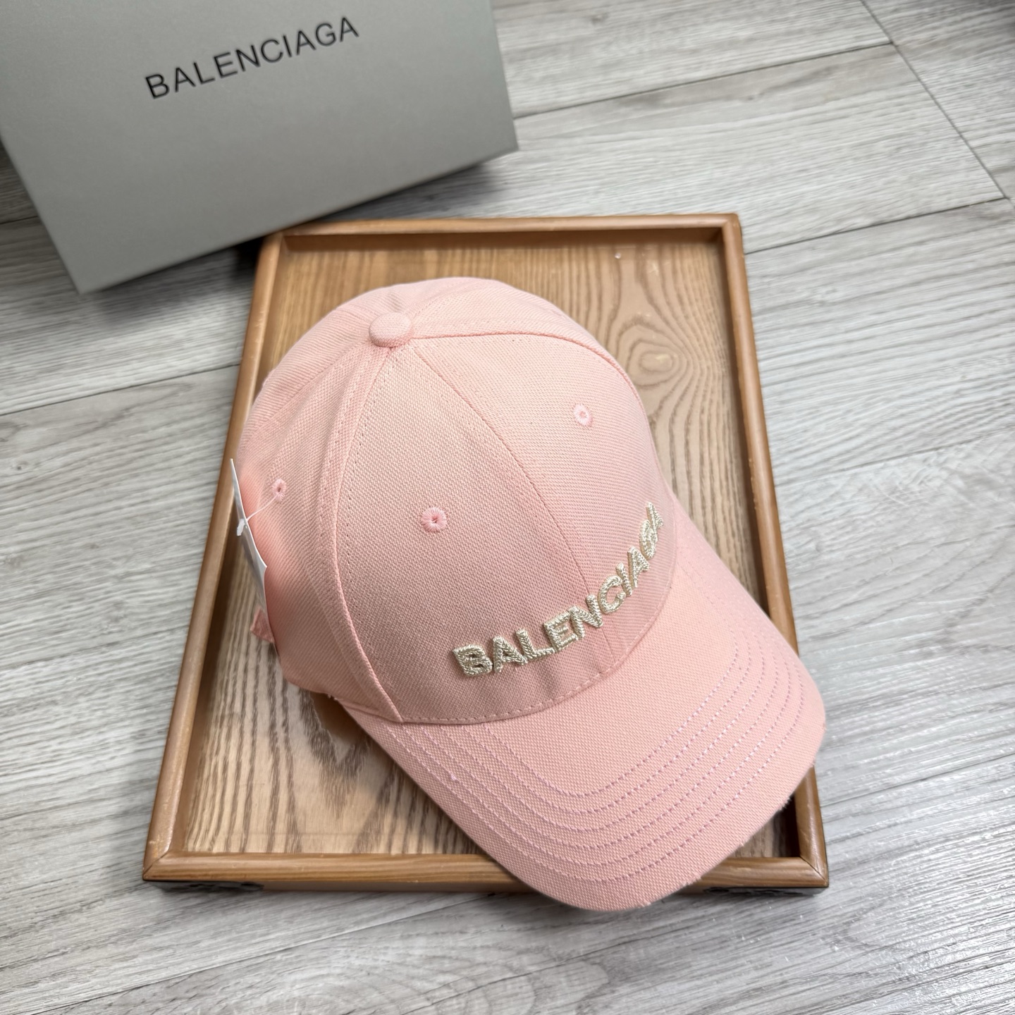 。Ba。巴黎世家【配防尘袋】新品棒球帽！材质：纯棉！透气性好！春天挡风，夏天防晒必备单品！颜色大气！款式