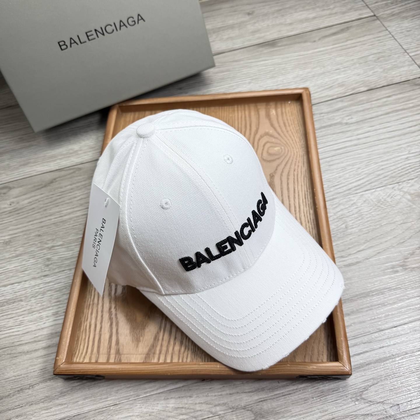 。Ba。巴黎世家【配防尘袋】新品棒球帽！材质：纯棉！透气性好！春天挡风，夏天防晒必备单品！颜色大气！款式