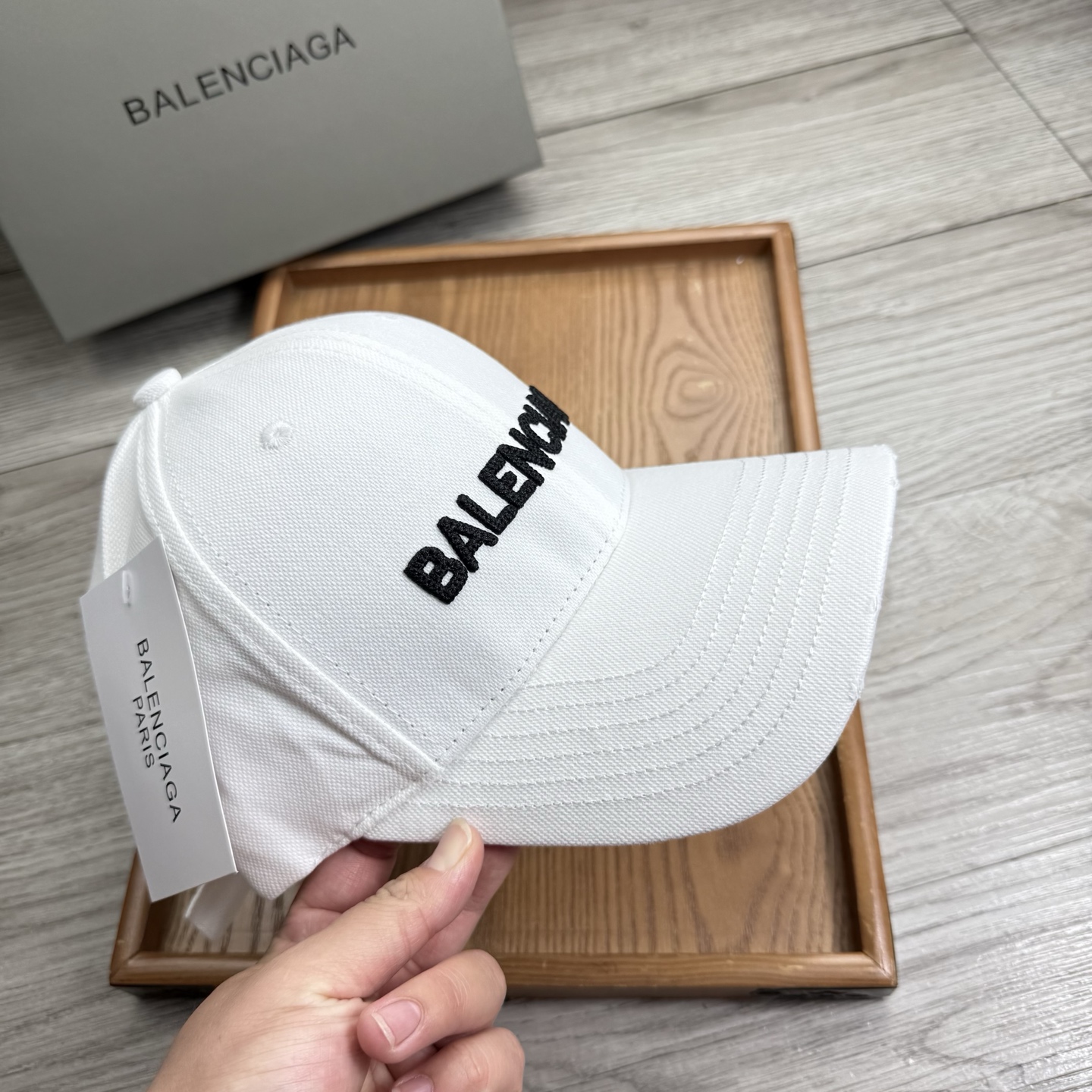 。Ba。巴黎世家【配防尘袋】新品棒球帽！材质：纯棉！透气性好！春天挡风，夏天防晒必备单品！颜色大气！款式