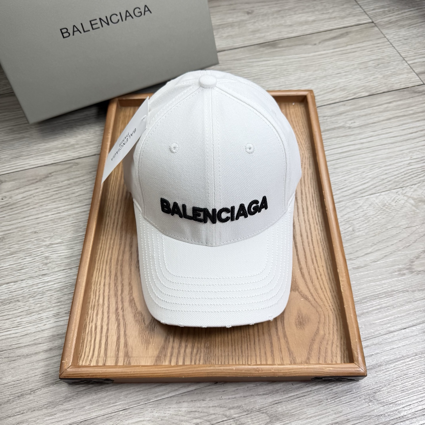。Ba。巴黎世家【配防尘袋】新品棒球帽！材质：纯棉！透气性好！春天挡风，夏天防晒必备单品！颜色大气！款式