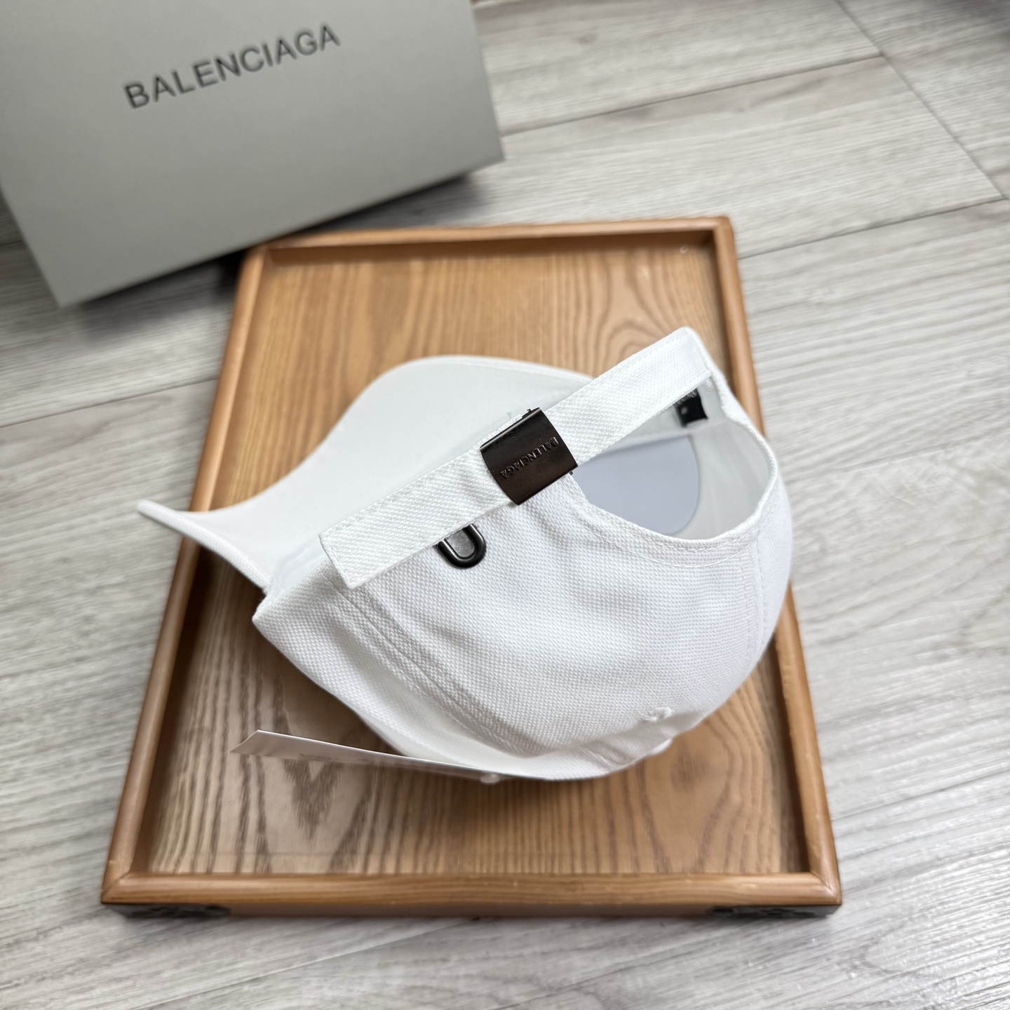 。Ba。巴黎世家【配防尘袋】新品棒球帽！材质：纯棉！透气性好！春天挡风，夏天防晒必备单品！颜色大气！款式