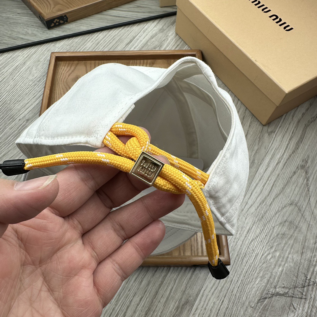 。miumiu。【配防尘袋】新品棒球帽！材质：纯棉！透气性好！春天挡风，夏天防晒必备单品！颜色大气！款式