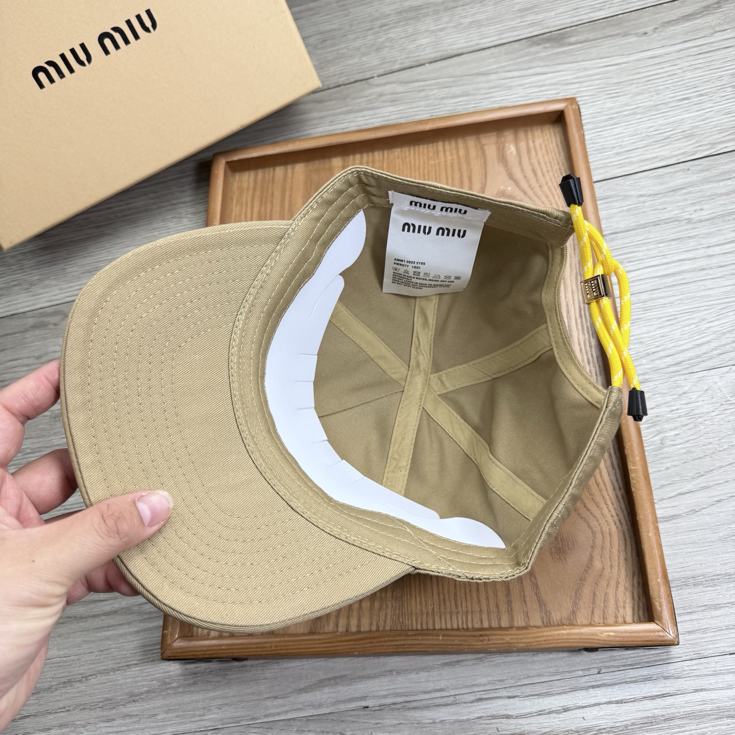 。miumiu。【配防尘袋】新品棒球帽！材质：纯棉！透气性好！春天挡风，夏天防晒必备单品！颜色大气！款式