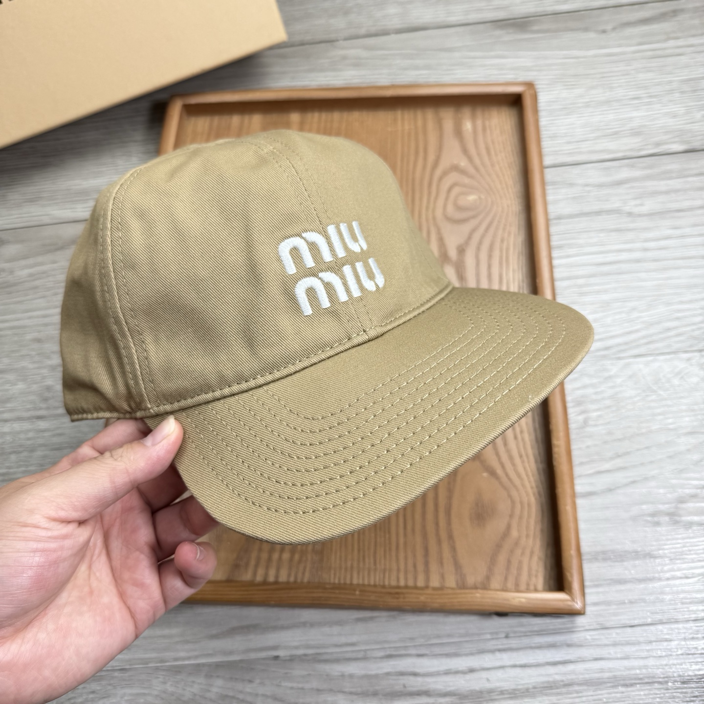 。miumiu。【配防尘袋】新品棒球帽！材质：纯棉！透气性好！春天挡风，夏天防晒必备单品！颜色大气！款式