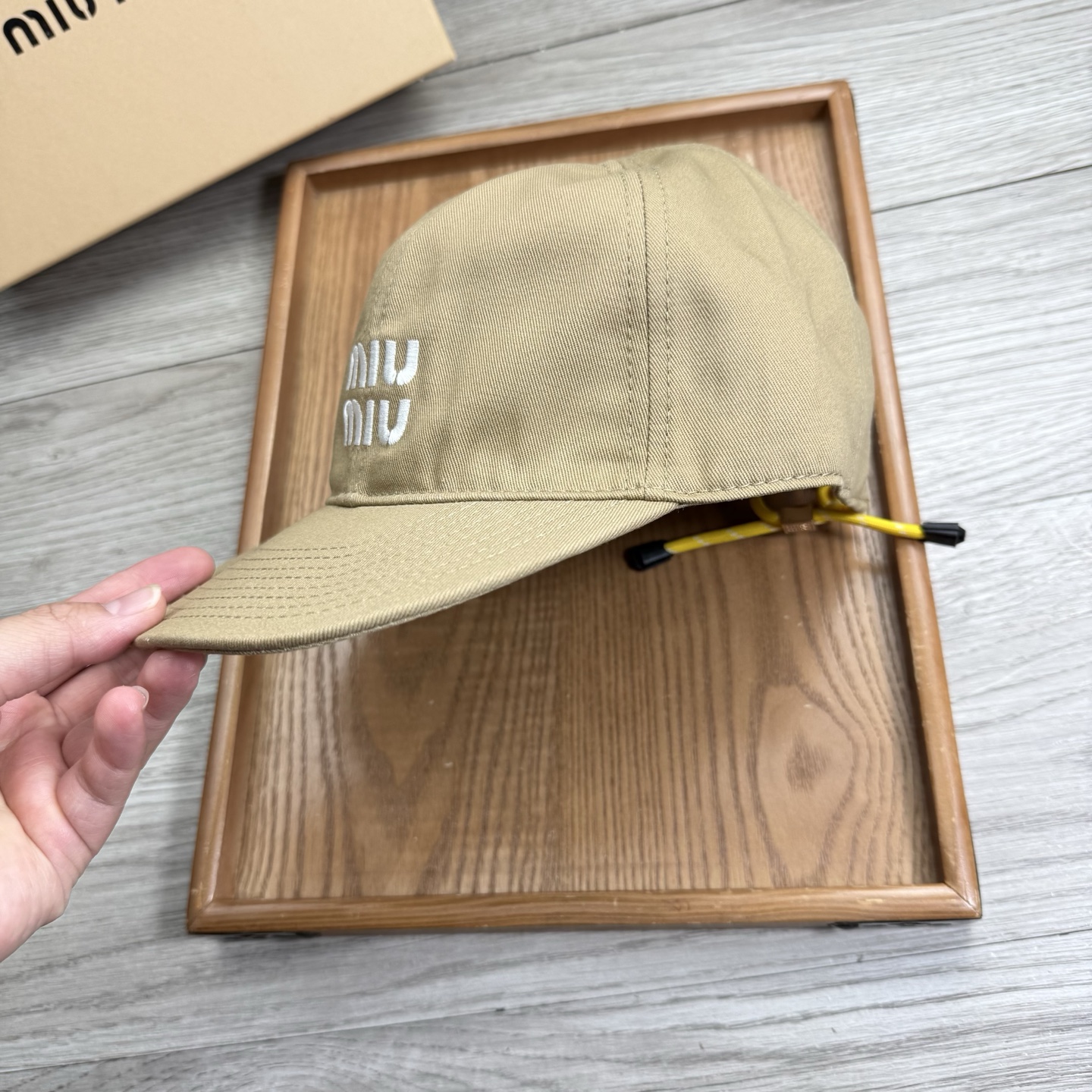 。miumiu。【配防尘袋】新品棒球帽！材质：纯棉！透气性好！春天挡风，夏天防晒必备单品！颜色大气！款式