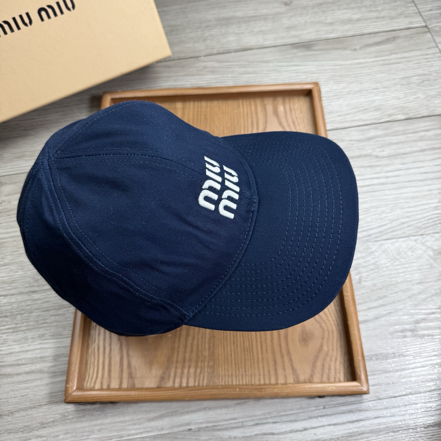 。miumiu。【配防尘袋】新品棒球帽！材质：纯棉！透气性好！春天挡风，夏天防晒必备单品！颜色大气！款式