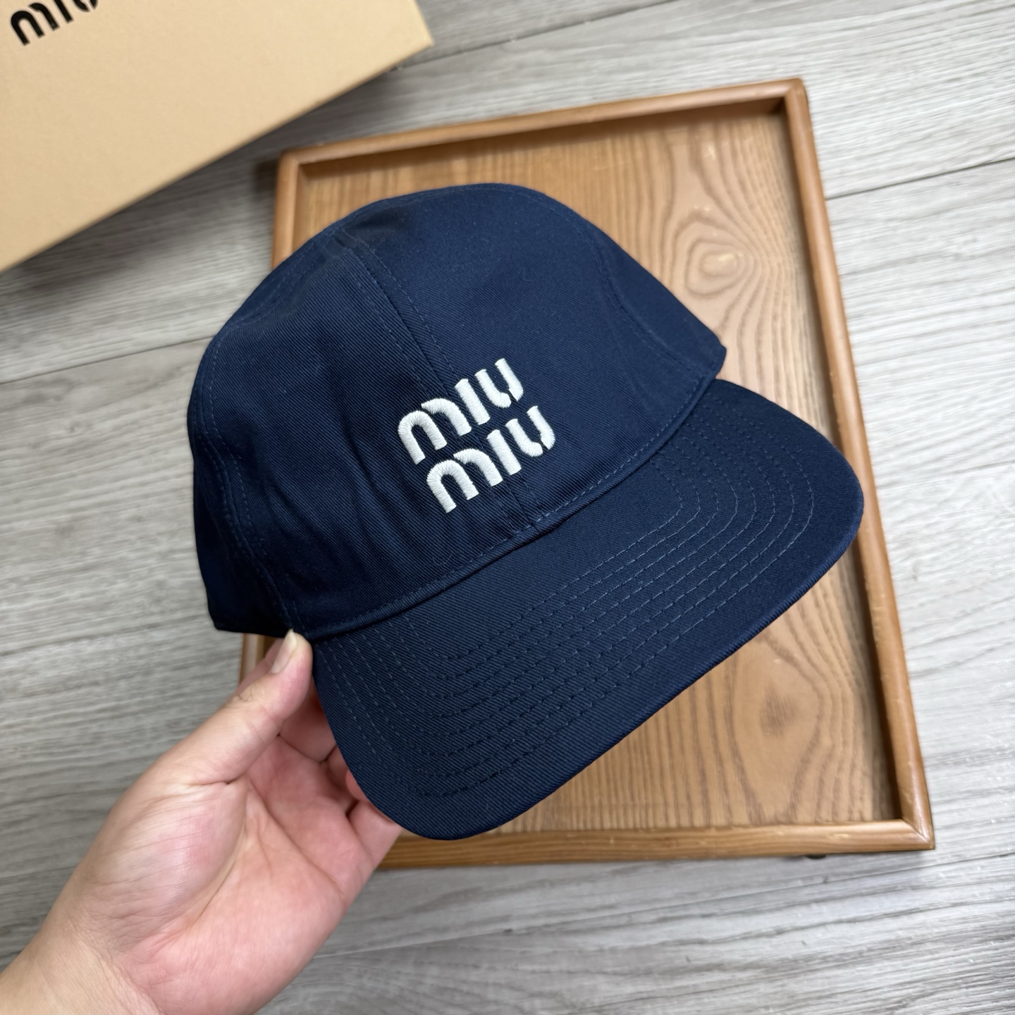 。miumiu。【配防尘袋】新品棒球帽！材质：纯棉！透气性好！春天挡风，夏天防晒必备单品！颜色大气！款式