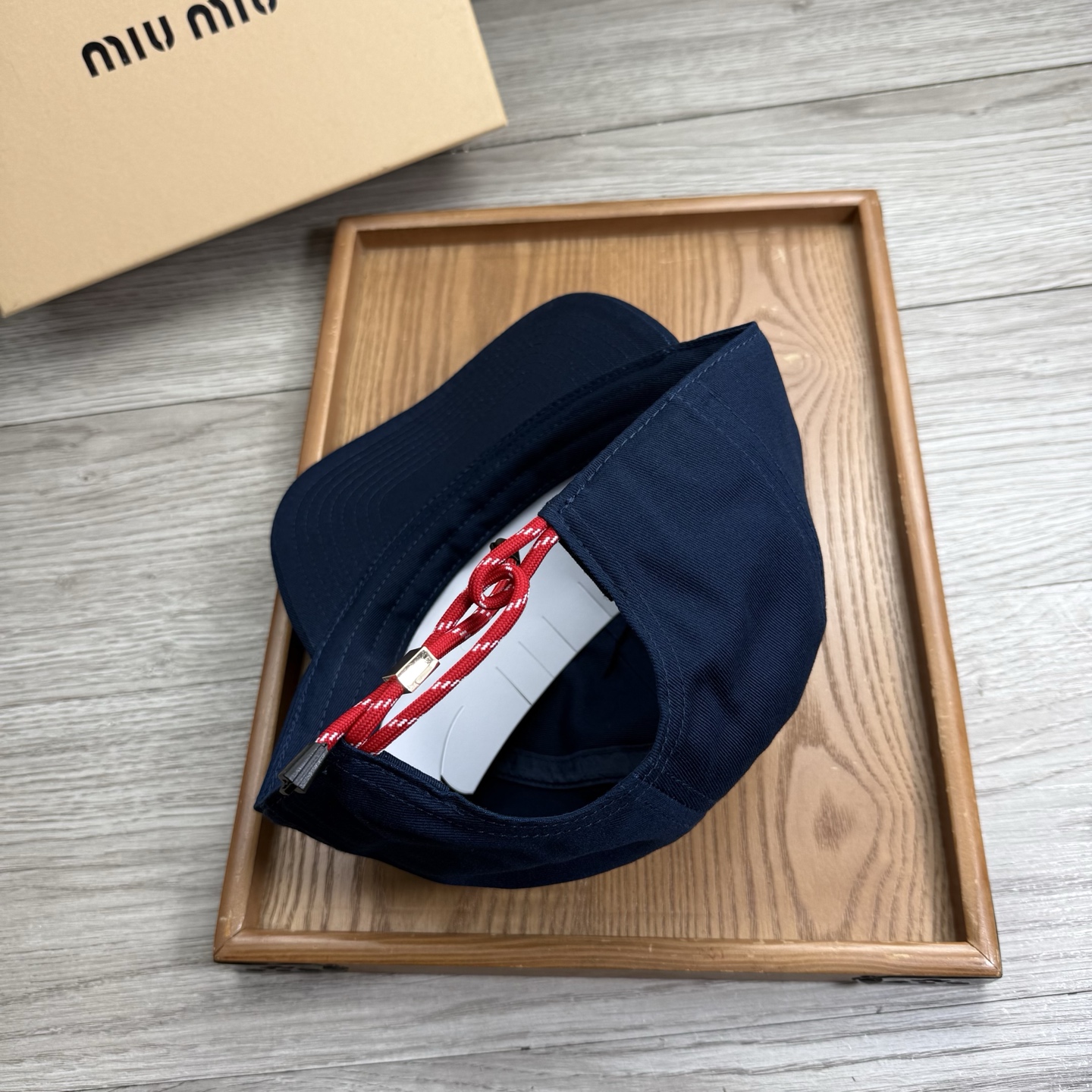 。miumiu。【配防尘袋】新品棒球帽！材质：纯棉！透气性好！春天挡风，夏天防晒必备单品！颜色大气！款式