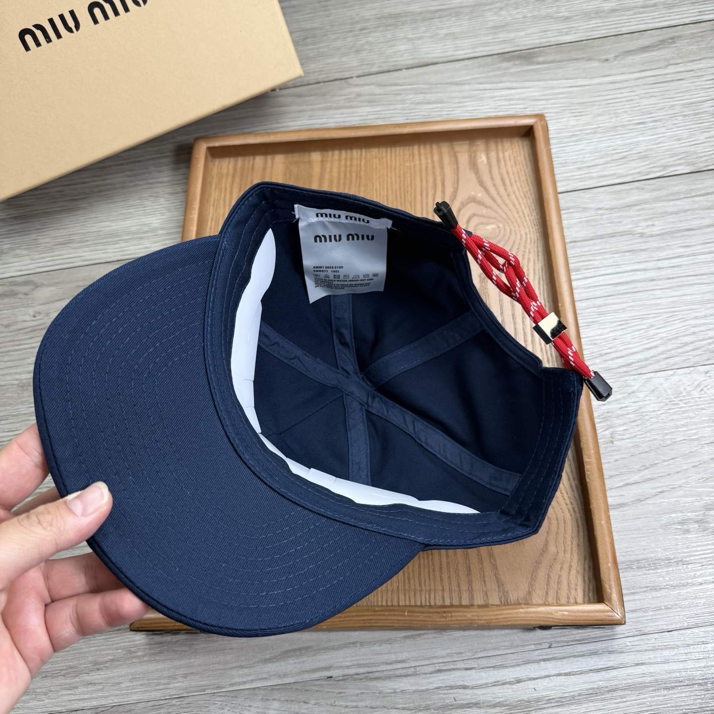 。miumiu。【配防尘袋】新品棒球帽！材质：纯棉！透气性好！春天挡风，夏天防晒必备单品！颜色大气！款式