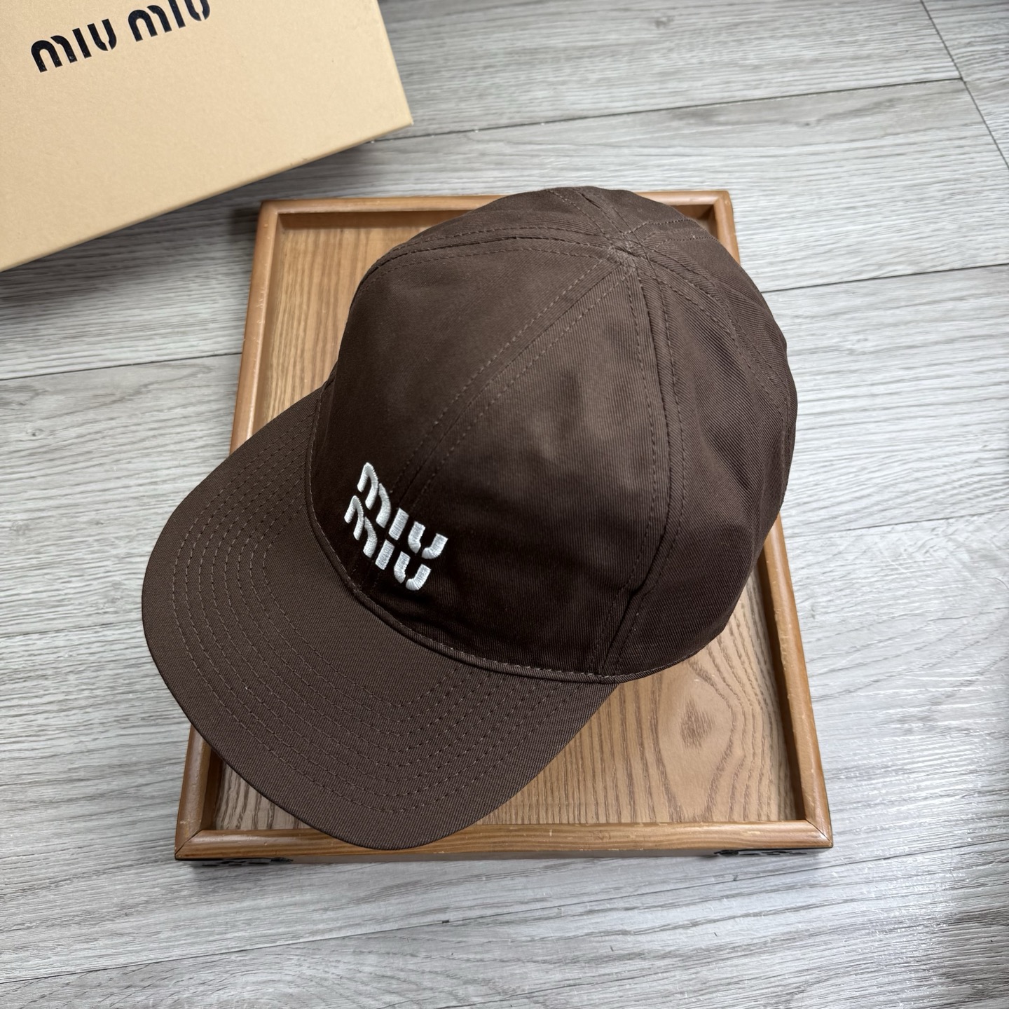 。miumiu。【配防尘袋】新品棒球帽！材质：纯棉！透气性好！春天挡风，夏天防晒必备单品！颜色大气！款式