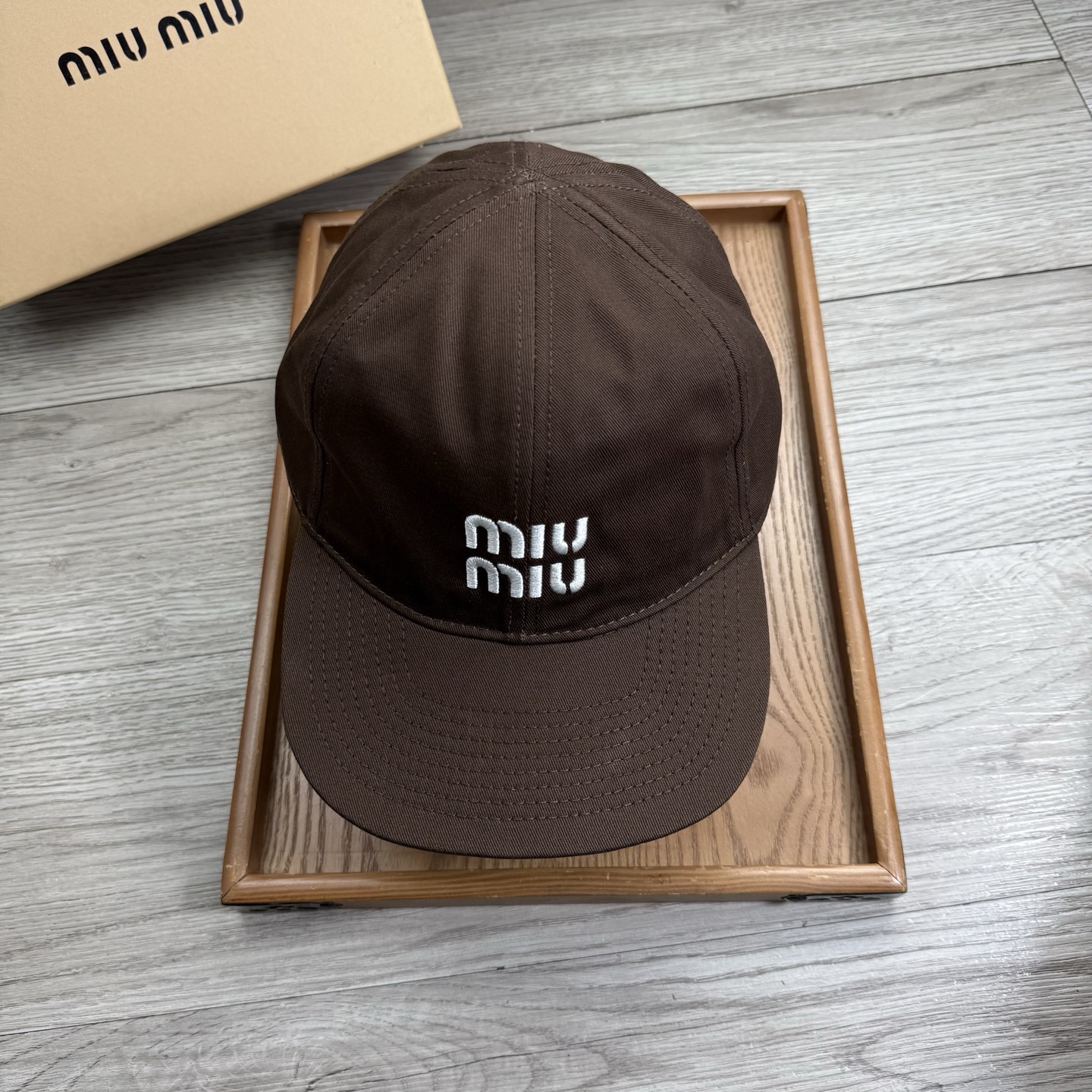 。miumiu。【配防尘袋】新品棒球帽！材质：纯棉！透气性好！春天挡风，夏天防晒必备单品！颜色大气！款式