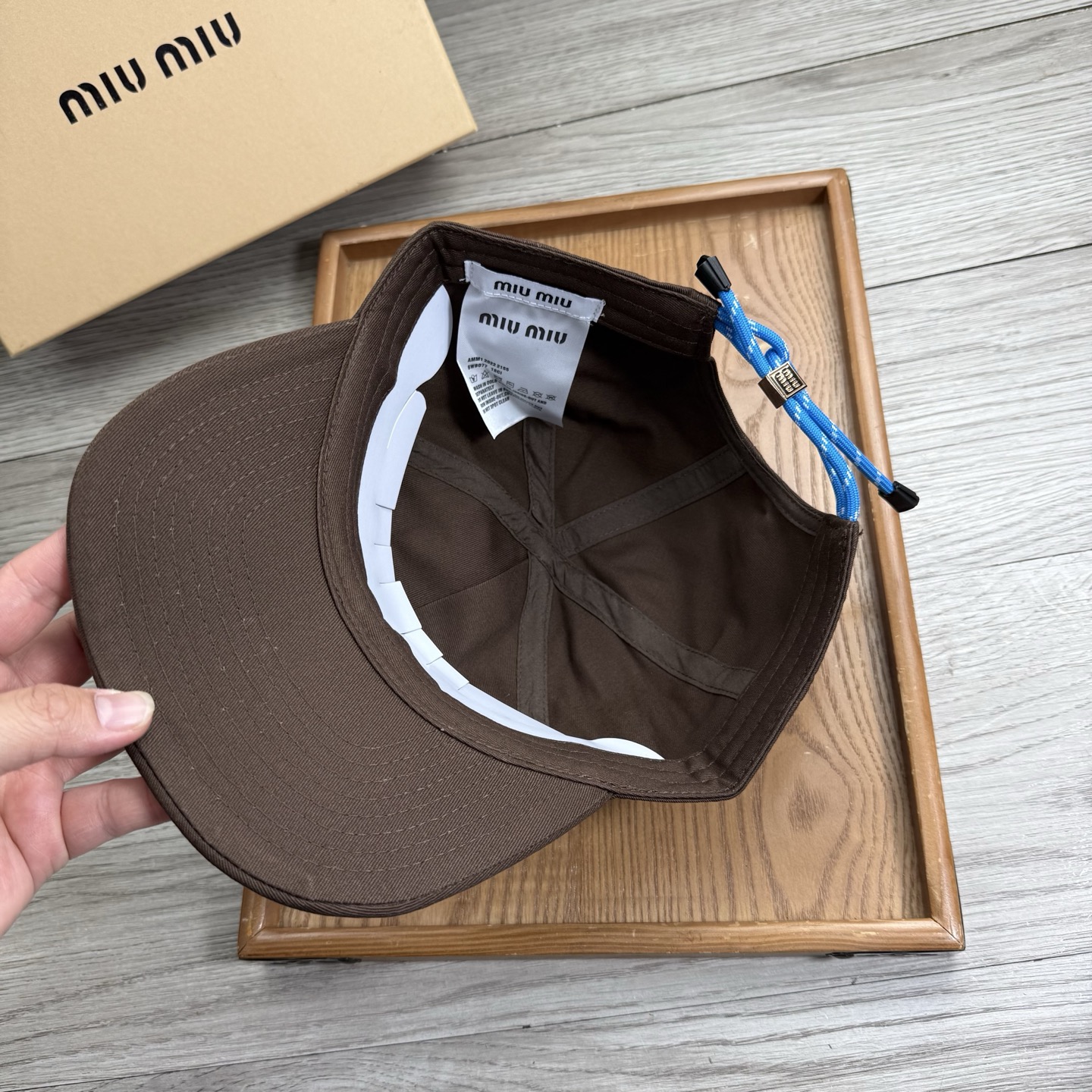 。miumiu。【配防尘袋】新品棒球帽！材质：纯棉！透气性好！春天挡风，夏天防晒必备单品！颜色大气！款式