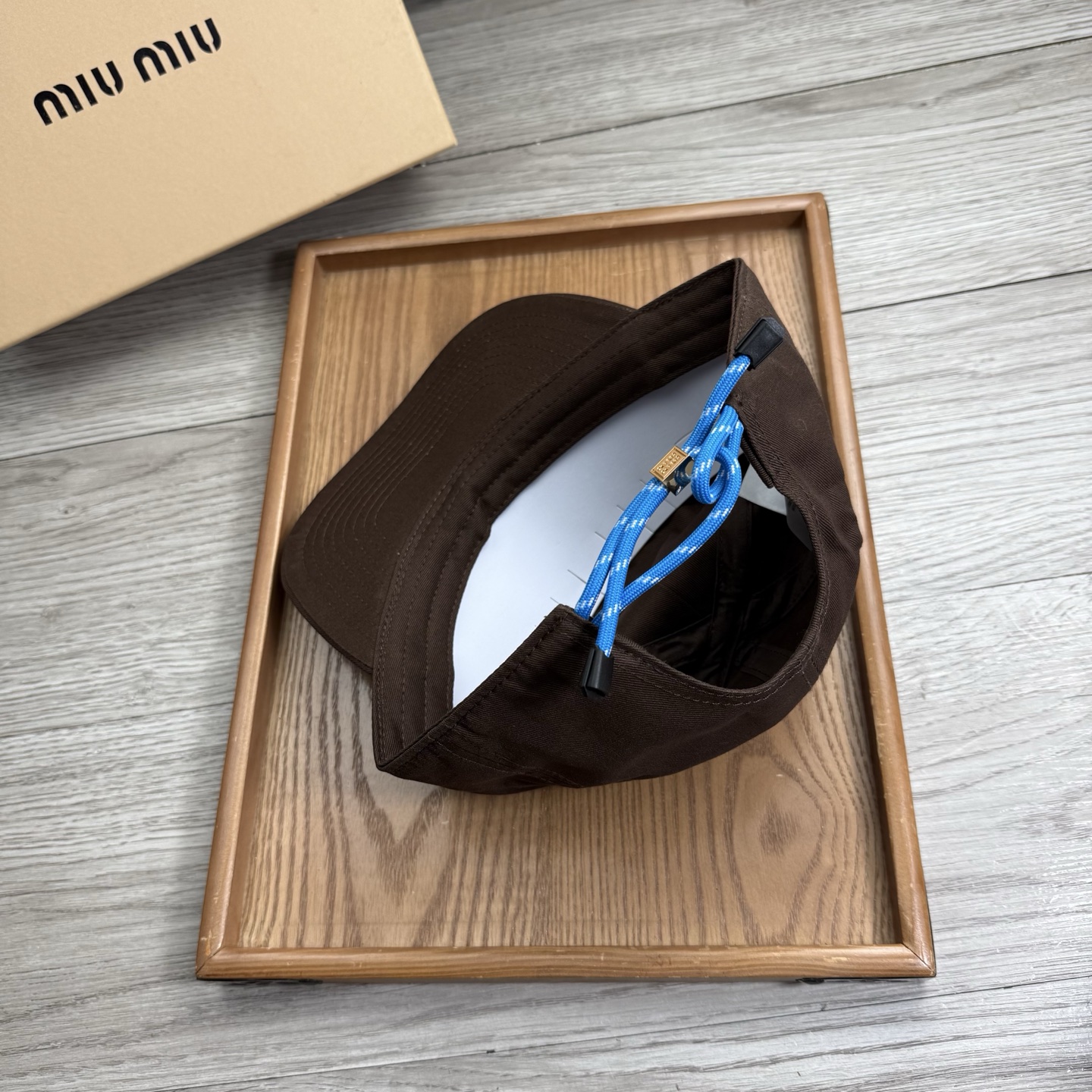 。miumiu。【配防尘袋】新品棒球帽！材质：纯棉！透气性好！春天挡风，夏天防晒必备单品！颜色大气！款式
