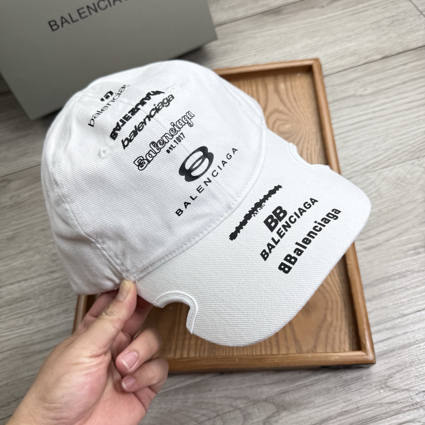。BA。巴黎世家。【配防尘袋】新品棒球帽！材质：纯棉！透气性好！春天挡风，夏天防晒必备单品！颜色大气！款