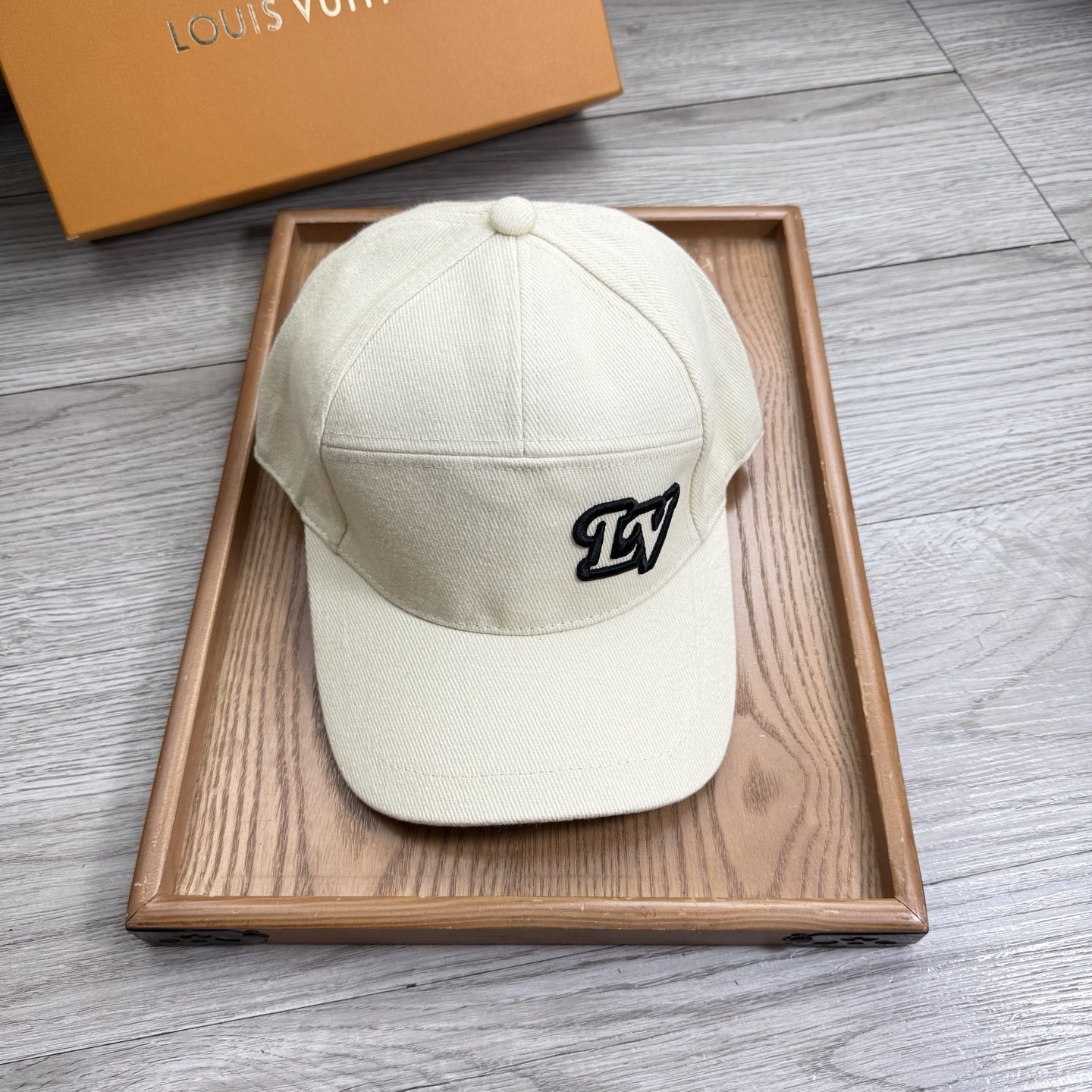 。L家。【配防尘袋】新品棒球帽！材质：纯棉！透气性好！春天挡风，夏天防晒必备单品！颜色大气！款式新颖别致