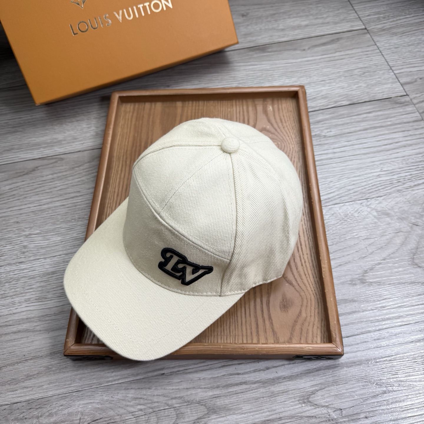。L家。【配防尘袋】新品棒球帽！材质：纯棉！透气性好！春天挡风，夏天防晒必备单品！颜色大气！款式新颖别致