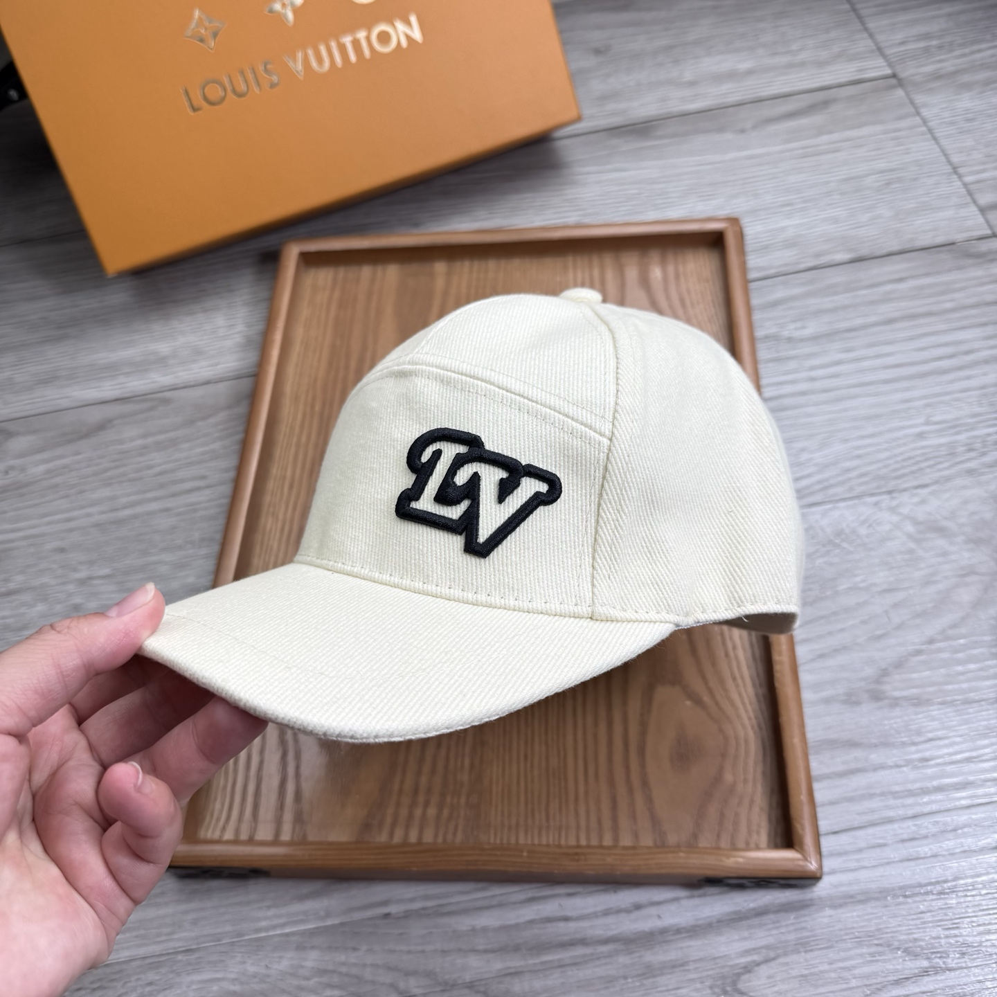。L家。【配防尘袋】新品棒球帽！材质：纯棉！透气性好！春天挡风，夏天防晒必备单品！颜色大气！款式新颖别致