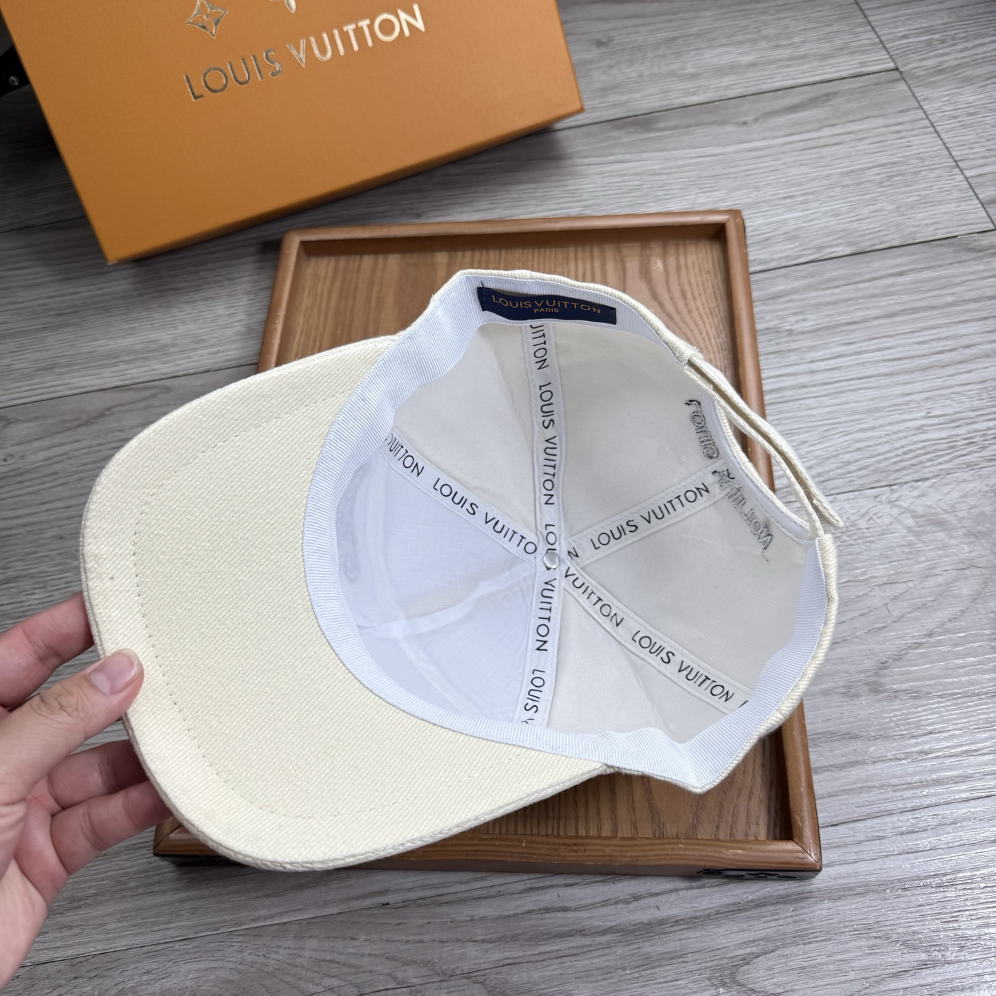 。L家。【配防尘袋】新品棒球帽！材质：纯棉！透气性好！春天挡风，夏天防晒必备单品！颜色大气！款式新颖别致
