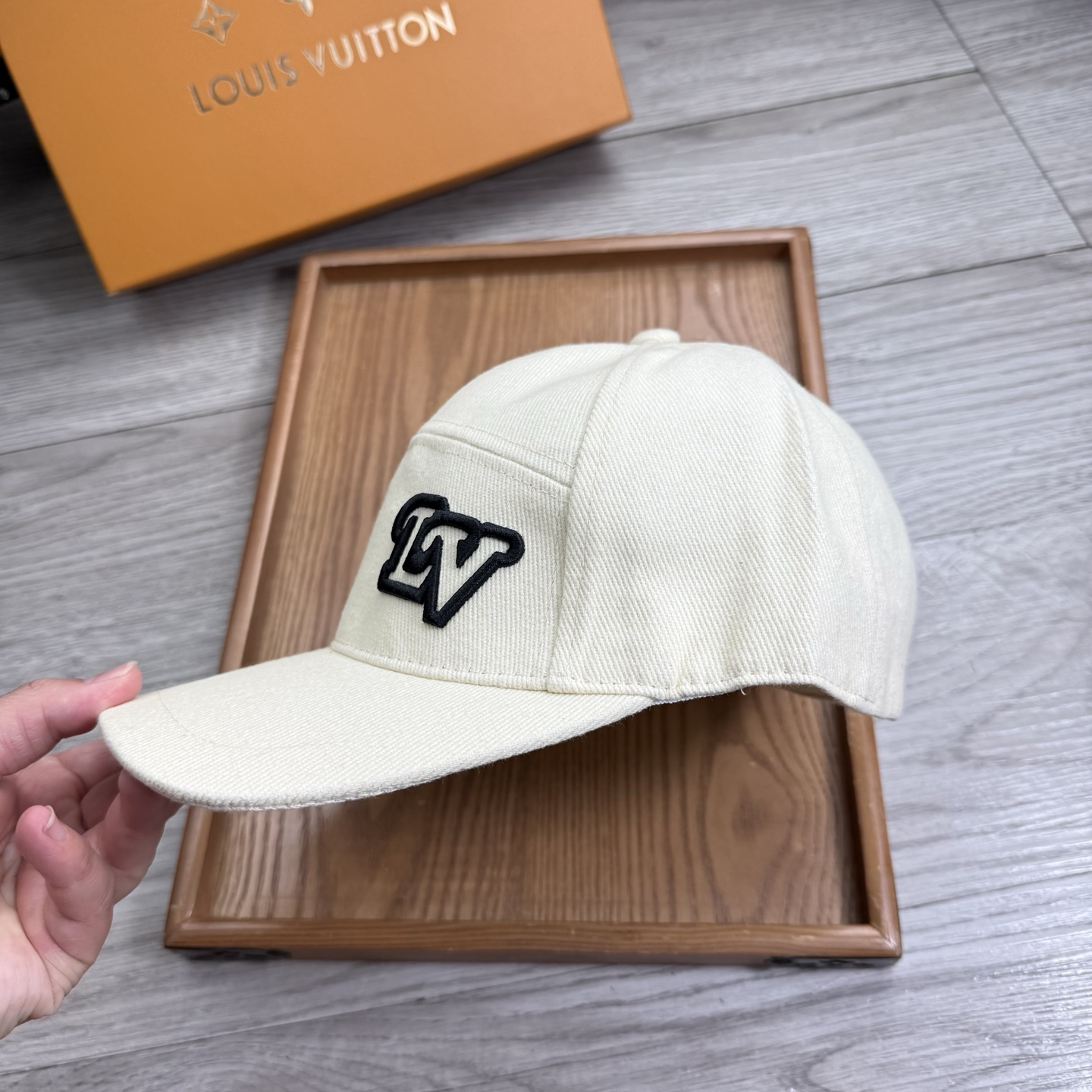 。L家。【配防尘袋】新品棒球帽！材质：纯棉！透气性好！春天挡风，夏天防晒必备单品！颜色大气！款式新颖别致