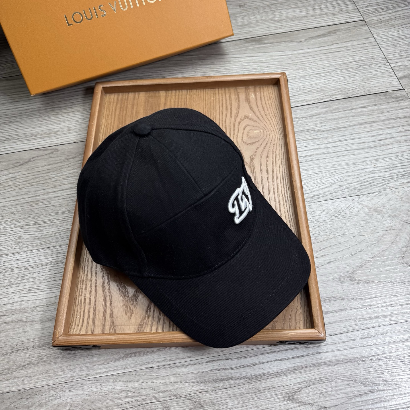 。L家。【配防尘袋】新品棒球帽！材质：纯棉！透气性好！春天挡风，夏天防晒必备单品！颜色大气！款式新颖别致