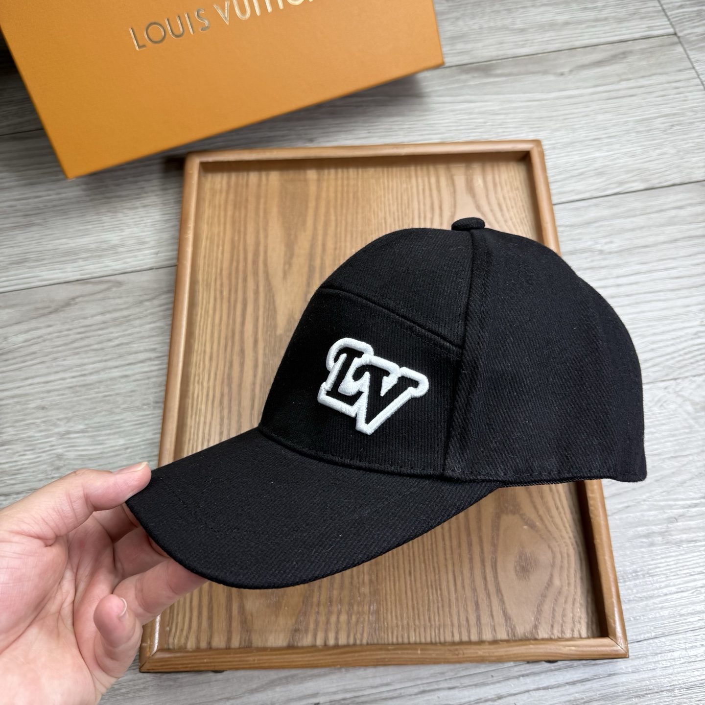 。L家。【配防尘袋】新品棒球帽！材质：纯棉！透气性好！春天挡风，夏天防晒必备单品！颜色大气！款式新颖别致