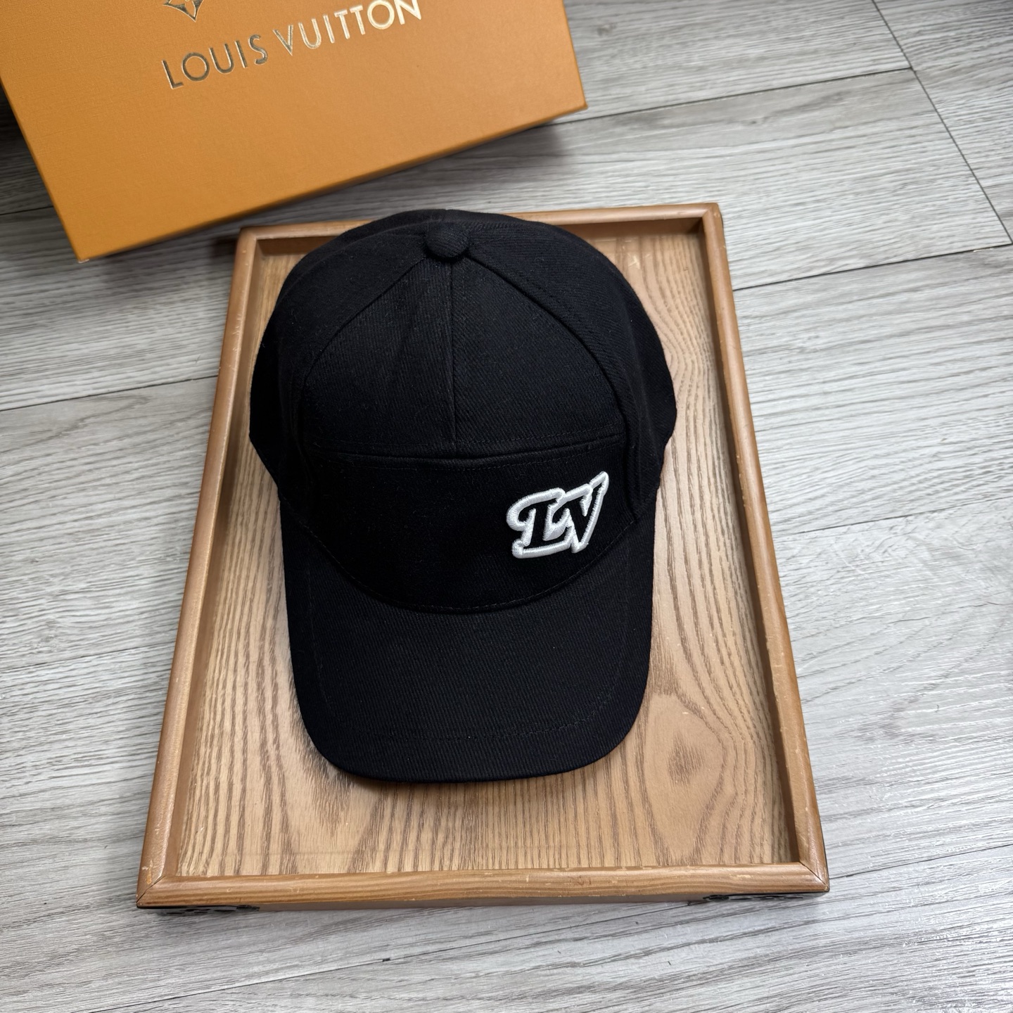 。L家。【配防尘袋】新品棒球帽！材质：纯棉！透气性好！春天挡风，夏天防晒必备单品！颜色大气！款式新颖别致