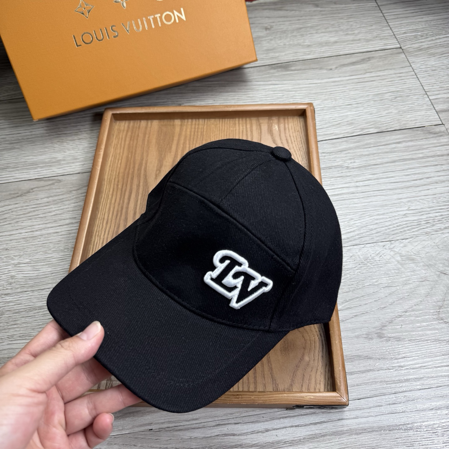 。L家。【配防尘袋】新品棒球帽！材质：纯棉！透气性好！春天挡风，夏天防晒必备单品！颜色大气！款式新颖别致