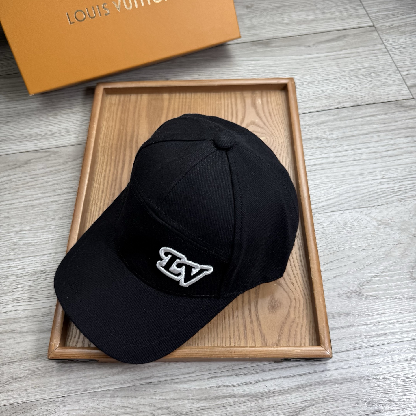 。L家。【配防尘袋】新品棒球帽！材质：纯棉！透气性好！春天挡风，夏天防晒必备单品！颜色大气！款式新颖别致