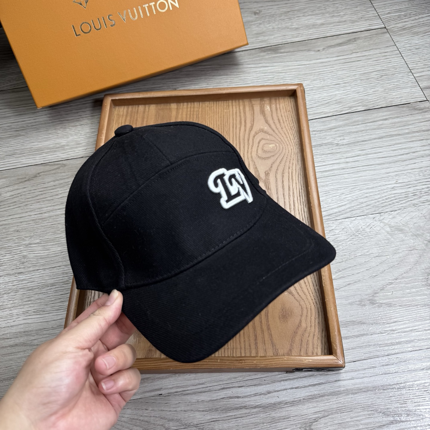 。L家。【配防尘袋】新品棒球帽！材质：纯棉！透气性好！春天挡风，夏天防晒必备单品！颜色大气！款式新颖别致