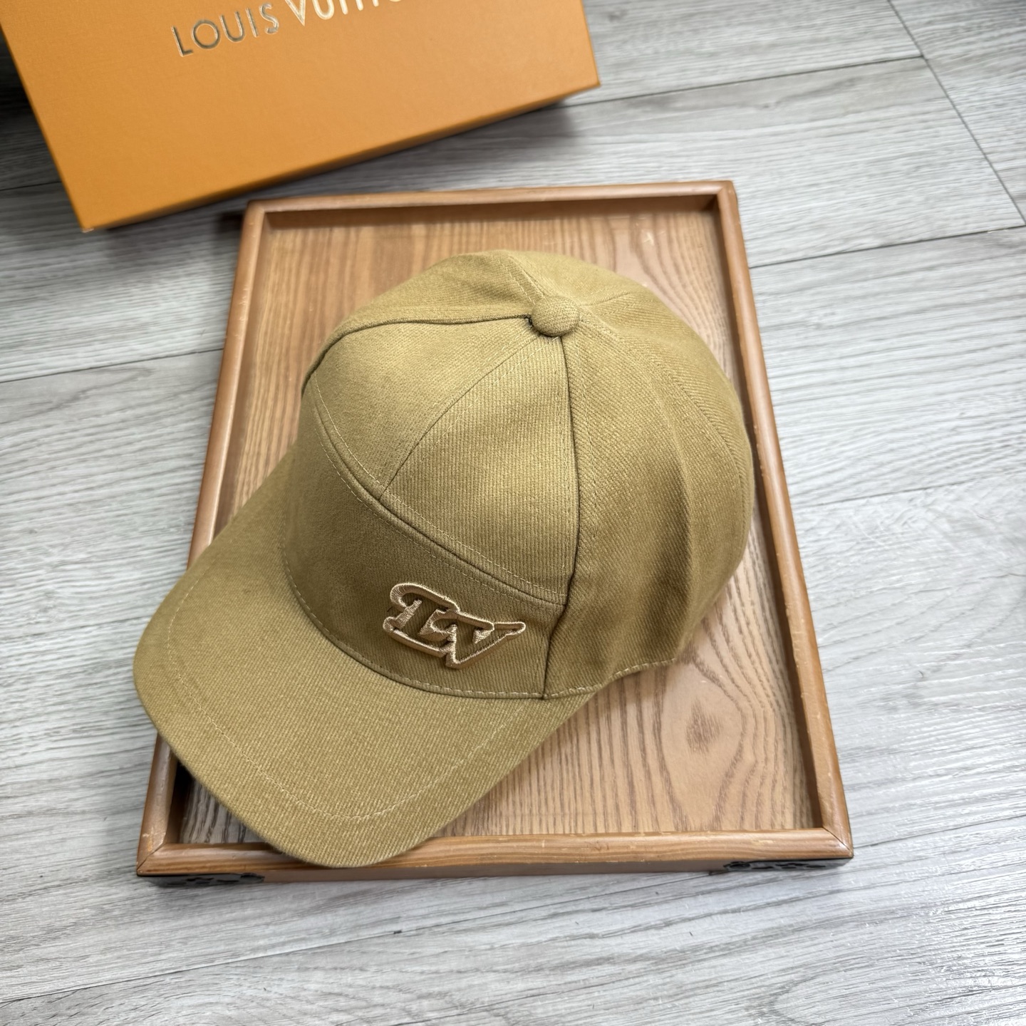 。L家。【配防尘袋】新品棒球帽！材质：纯棉！透气性好！春天挡风，夏天防晒必备单品！颜色大气！款式新颖别致