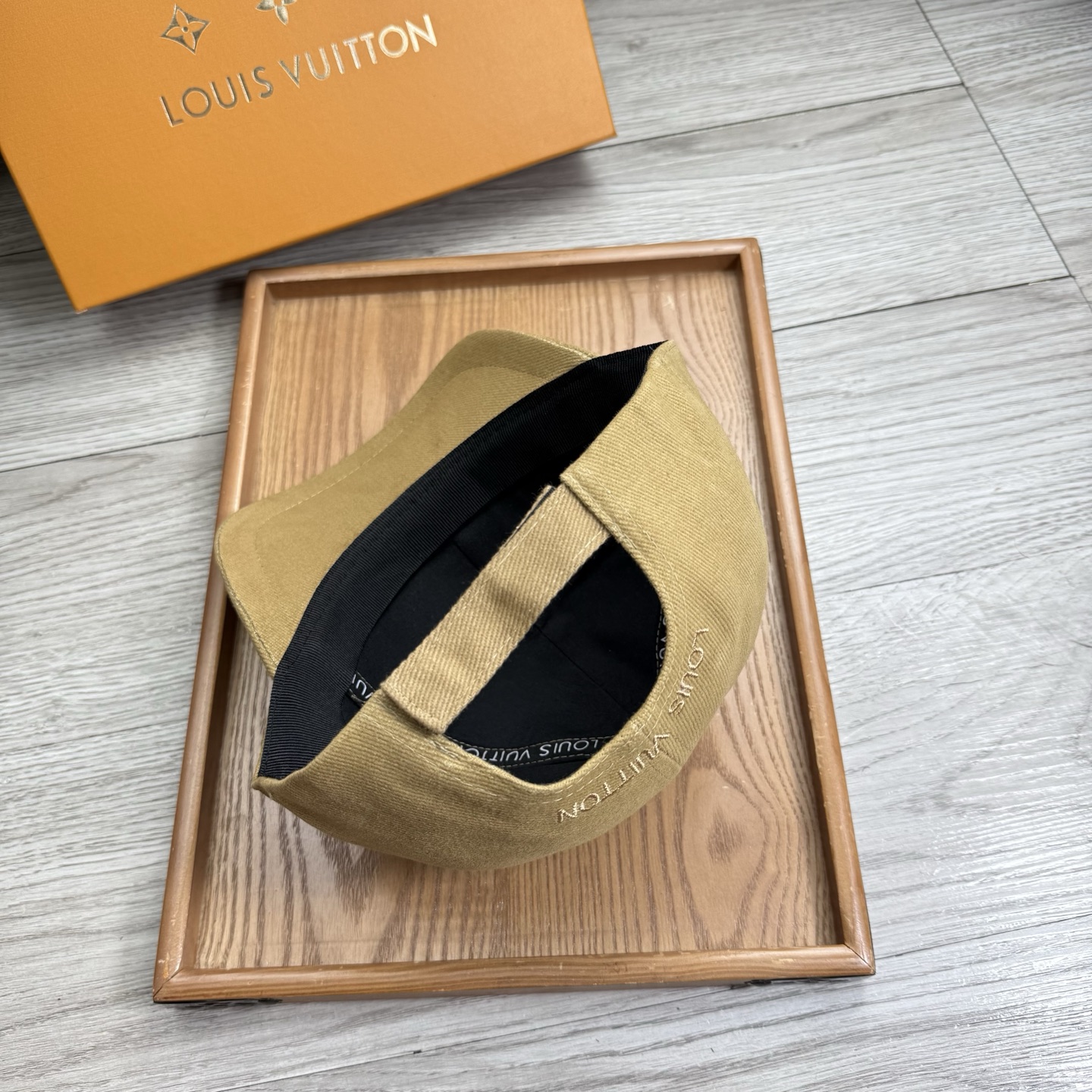 。L家。【配防尘袋】新品棒球帽！材质：纯棉！透气性好！春天挡风，夏天防晒必备单品！颜色大气！款式新颖别致