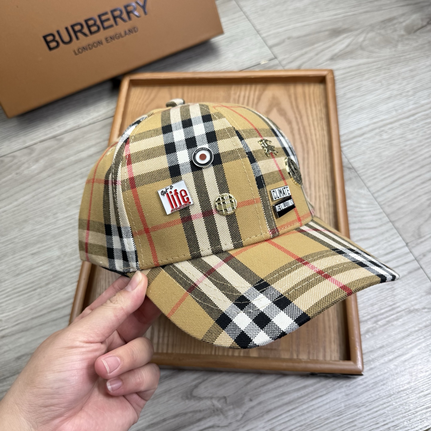 。B家。【配防尘袋】新品棒球帽！材质：纯棉！透气性好！春天挡风，夏天防晒必备单品！颜色大气！款式新颖别致