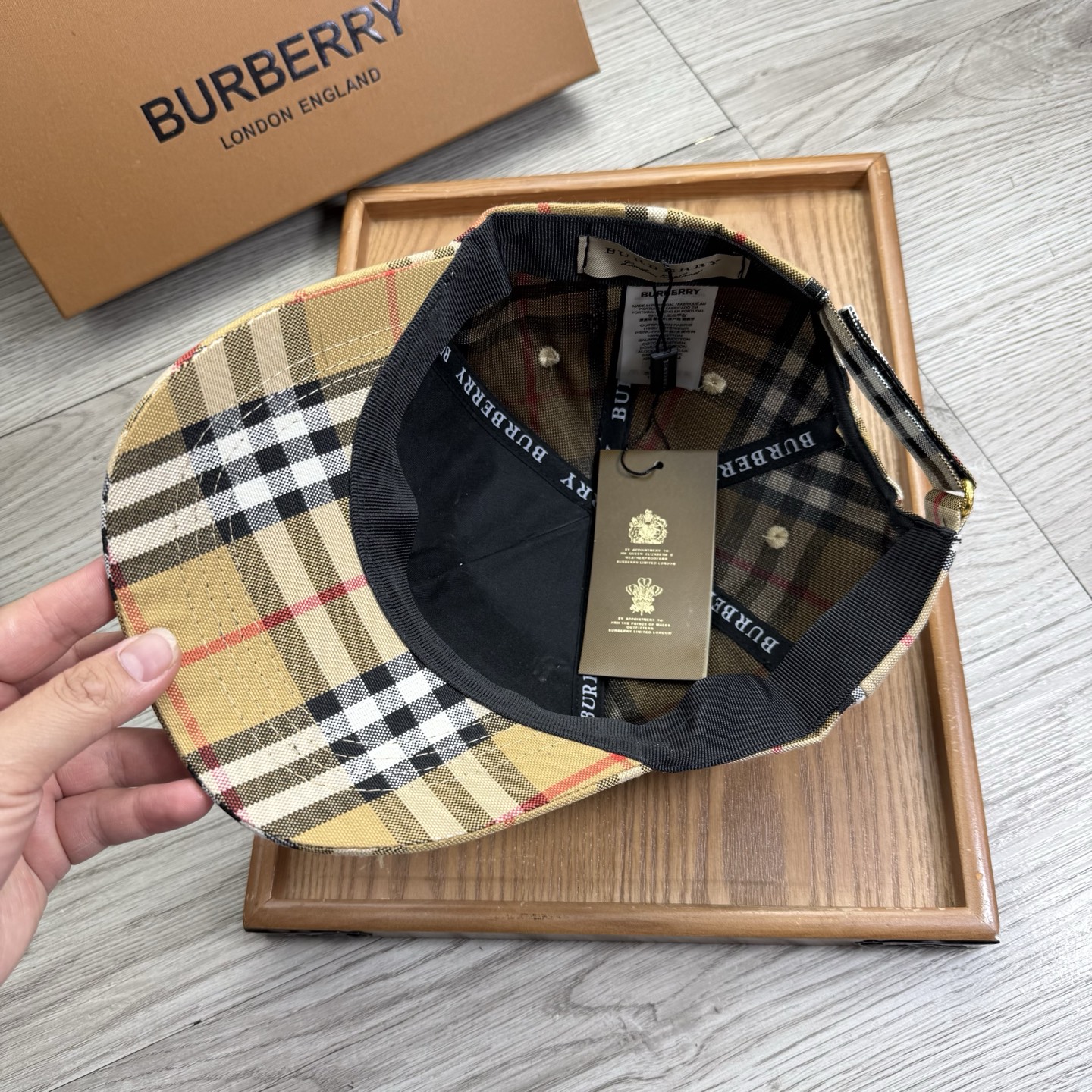 。B家。【配防尘袋】新品棒球帽！材质：纯棉！透气性好！春天挡风，夏天防晒必备单品！颜色大气！款式新颖别致