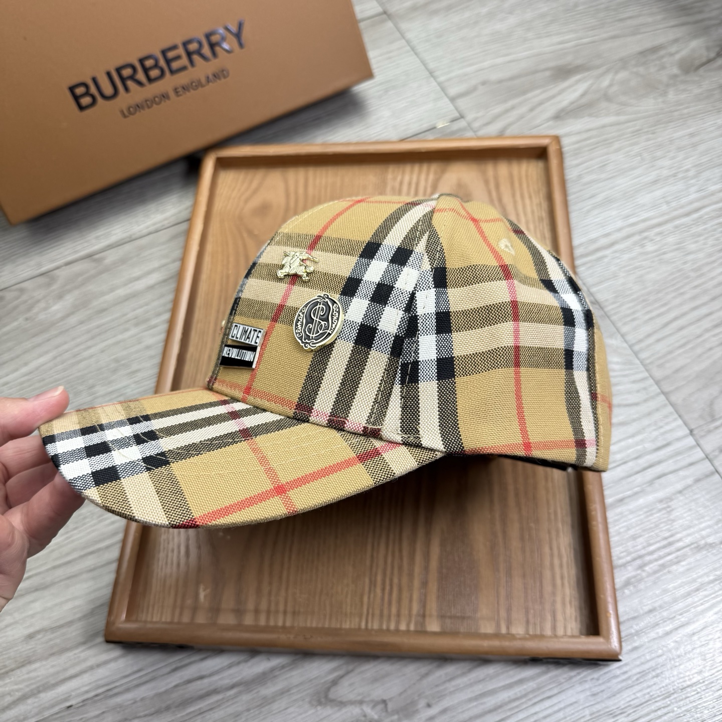 。B家。【配防尘袋】新品棒球帽！材质：纯棉！透气性好！春天挡风，夏天防晒必备单品！颜色大气！款式新颖别致