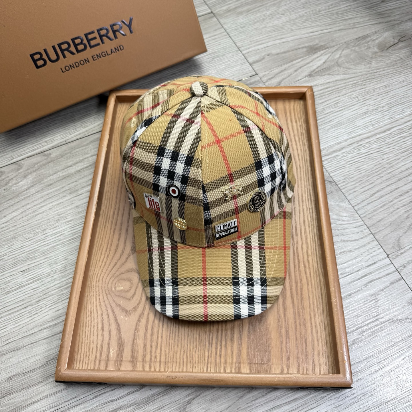 。B家。【配防尘袋】新品棒球帽！材质：纯棉！透气性好！春天挡风，夏天防晒必备单品！颜色大气！款式新颖别致