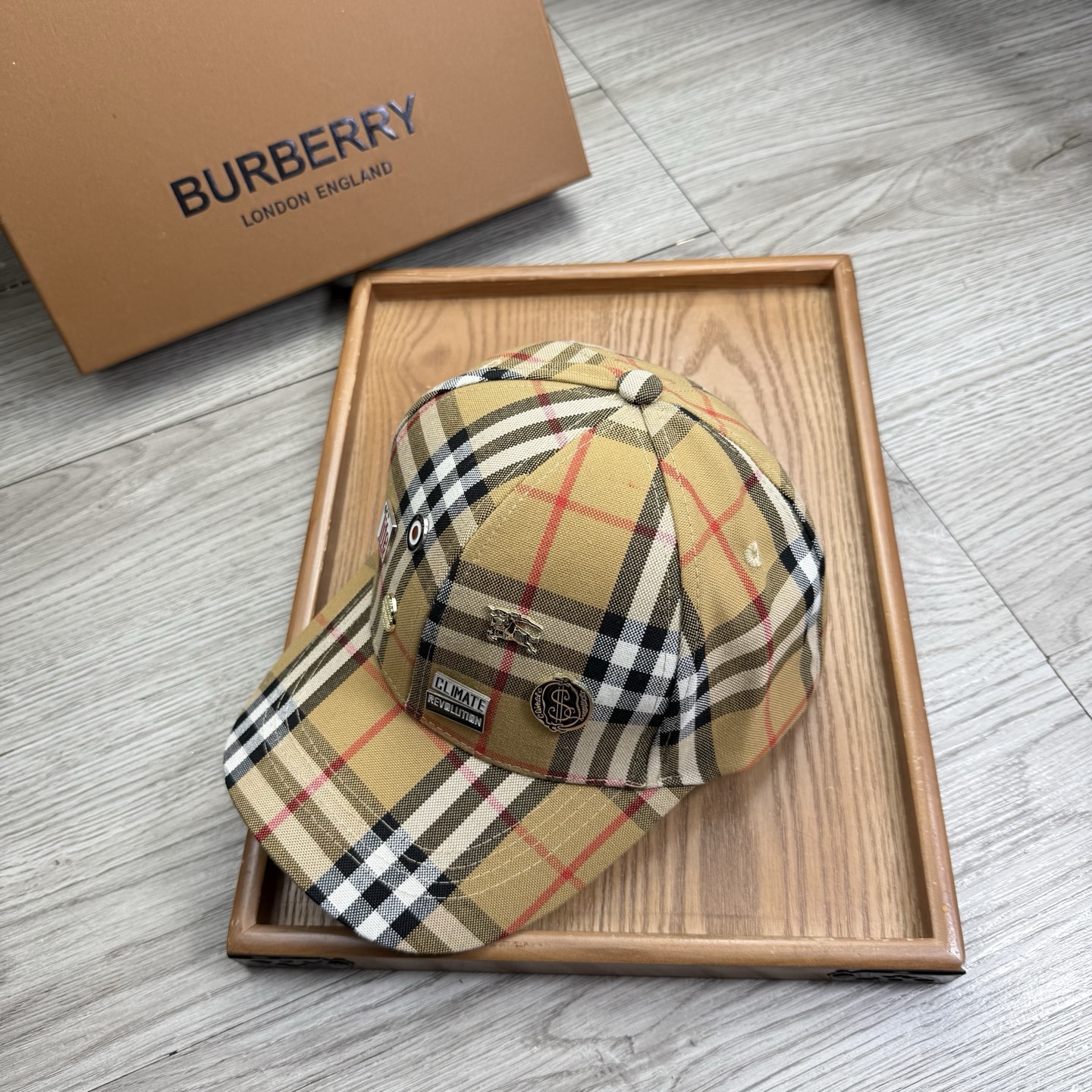 。B家。【配防尘袋】新品棒球帽！材质：纯棉！透气性好！春天挡风，夏天防晒必备单品！颜色大气！款式新颖别致