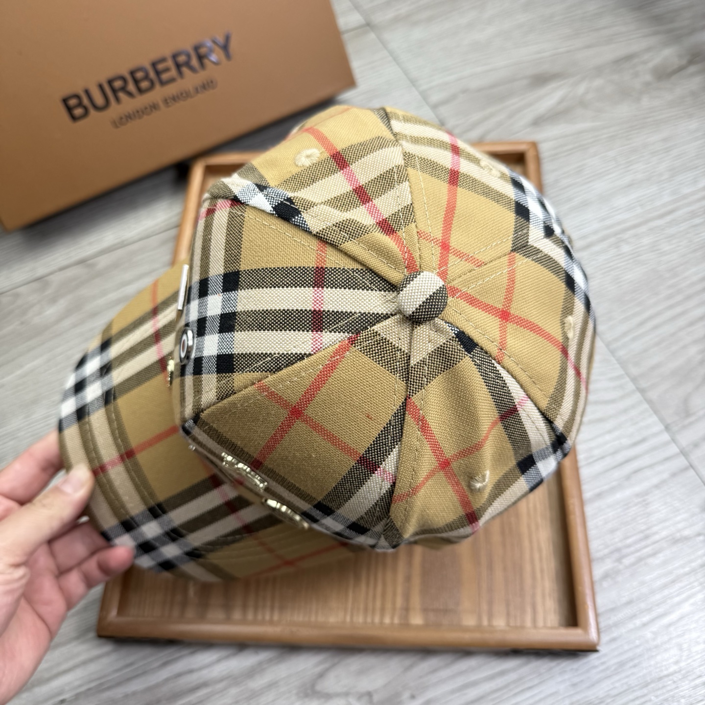 。B家。【配防尘袋】新品棒球帽！材质：纯棉！透气性好！春天挡风，夏天防晒必备单品！颜色大气！款式新颖别致