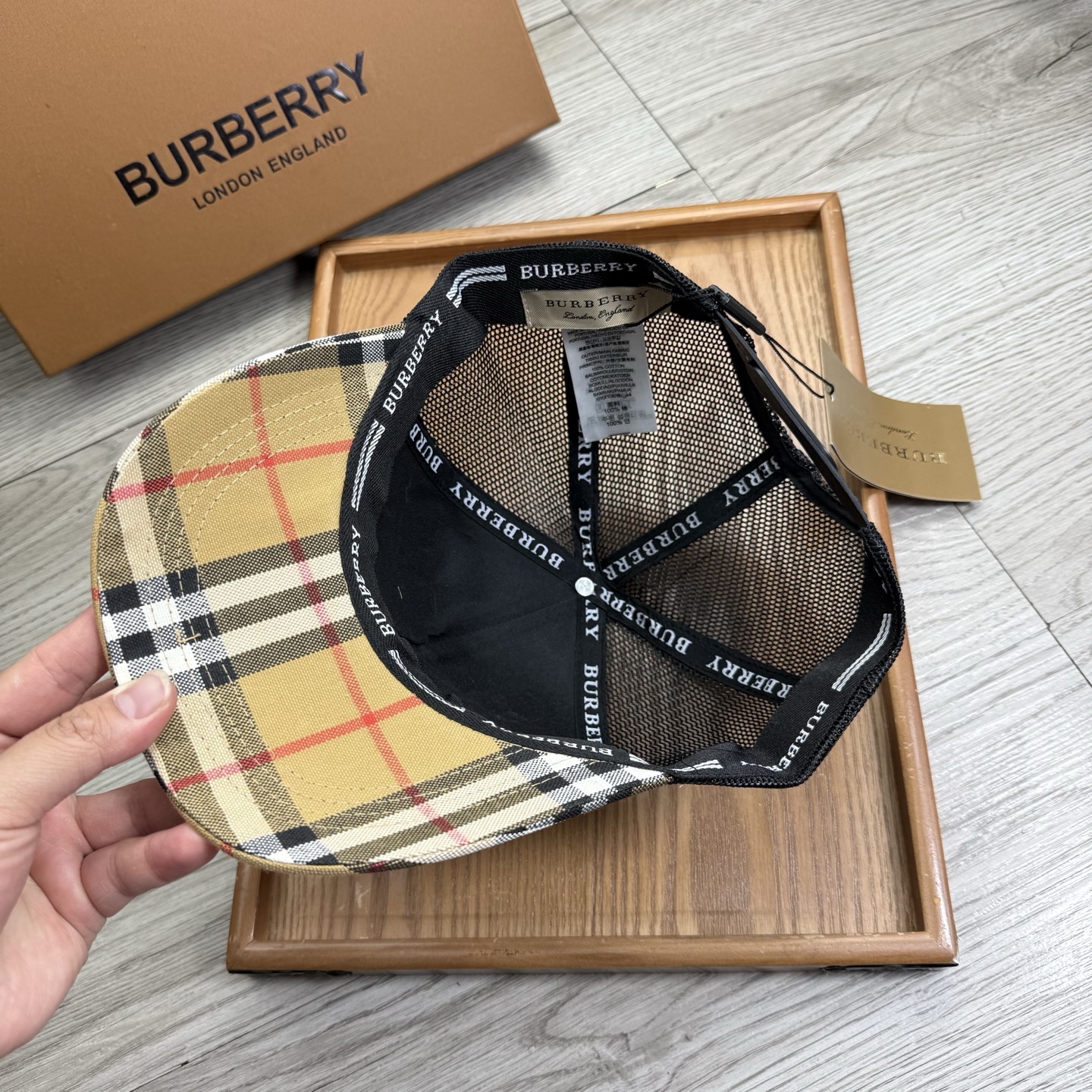 。L家。【配防尘袋】新品棒球帽！材质：纯棉！透气性好！春天挡风，夏天防晒必备单品！颜色大气！款式新颖别致