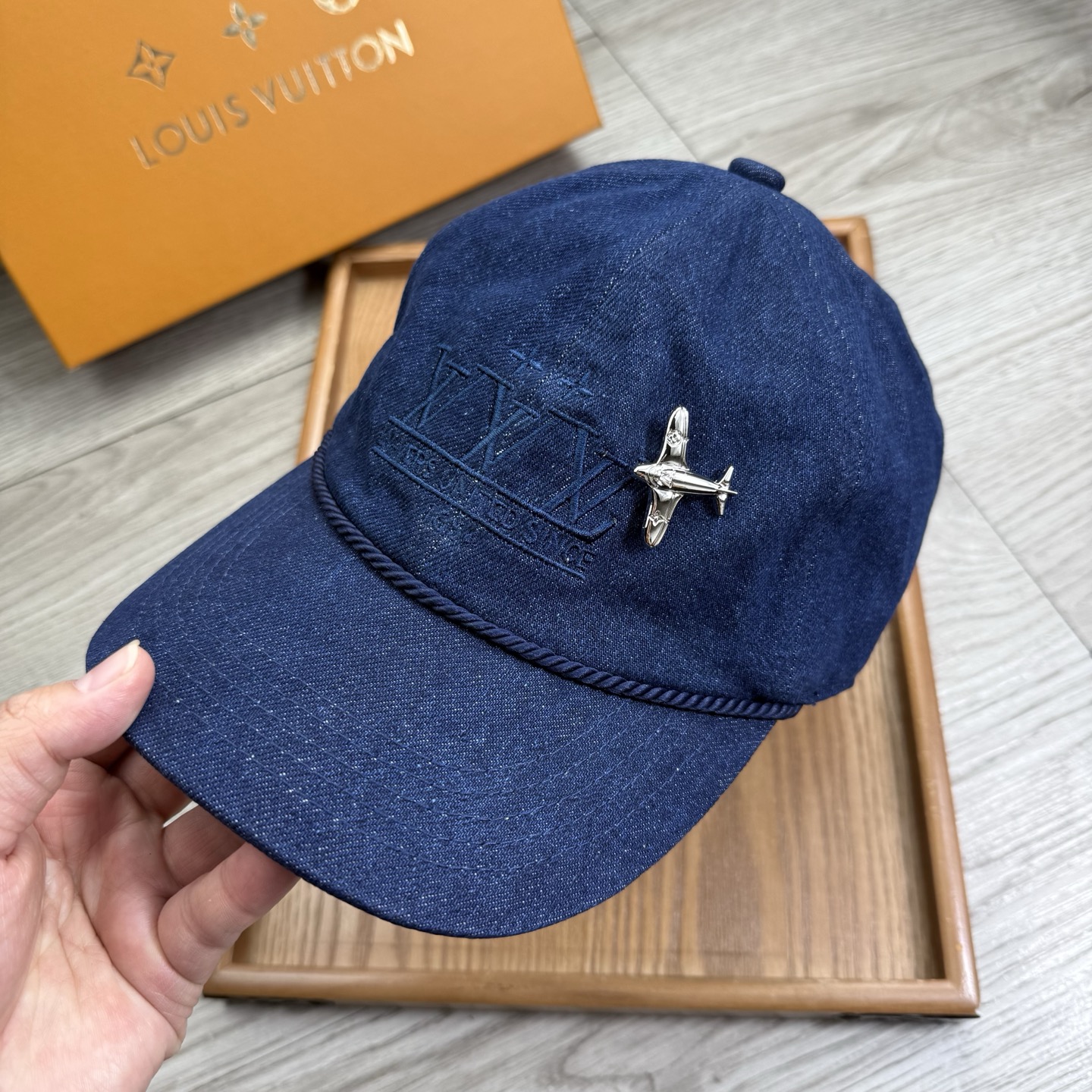 。L家。【配防尘袋】新品棒球帽！材质：纯棉！透气性好！春天挡风，夏天防晒必备单品！颜色大气！款式新颖别致