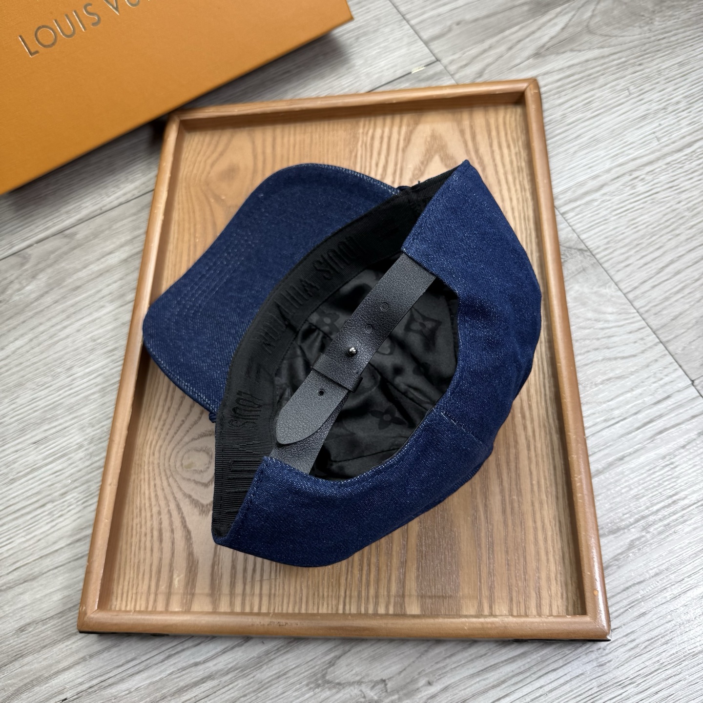 。L家。【配防尘袋】新品棒球帽！材质：纯棉！透气性好！春天挡风，夏天防晒必备单品！颜色大气！款式新颖别致