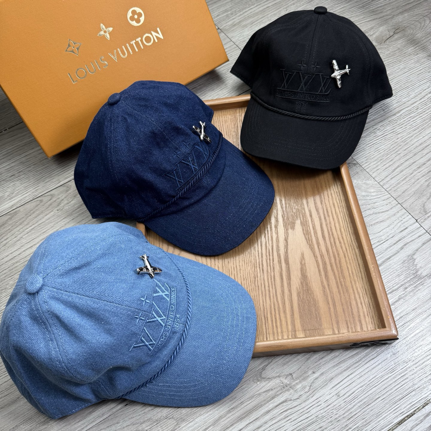 。L家。【配防尘袋】新品棒球帽！材质：纯棉！透气性好！春天挡风，夏天防晒必备单品！颜色大气！款式新颖别致