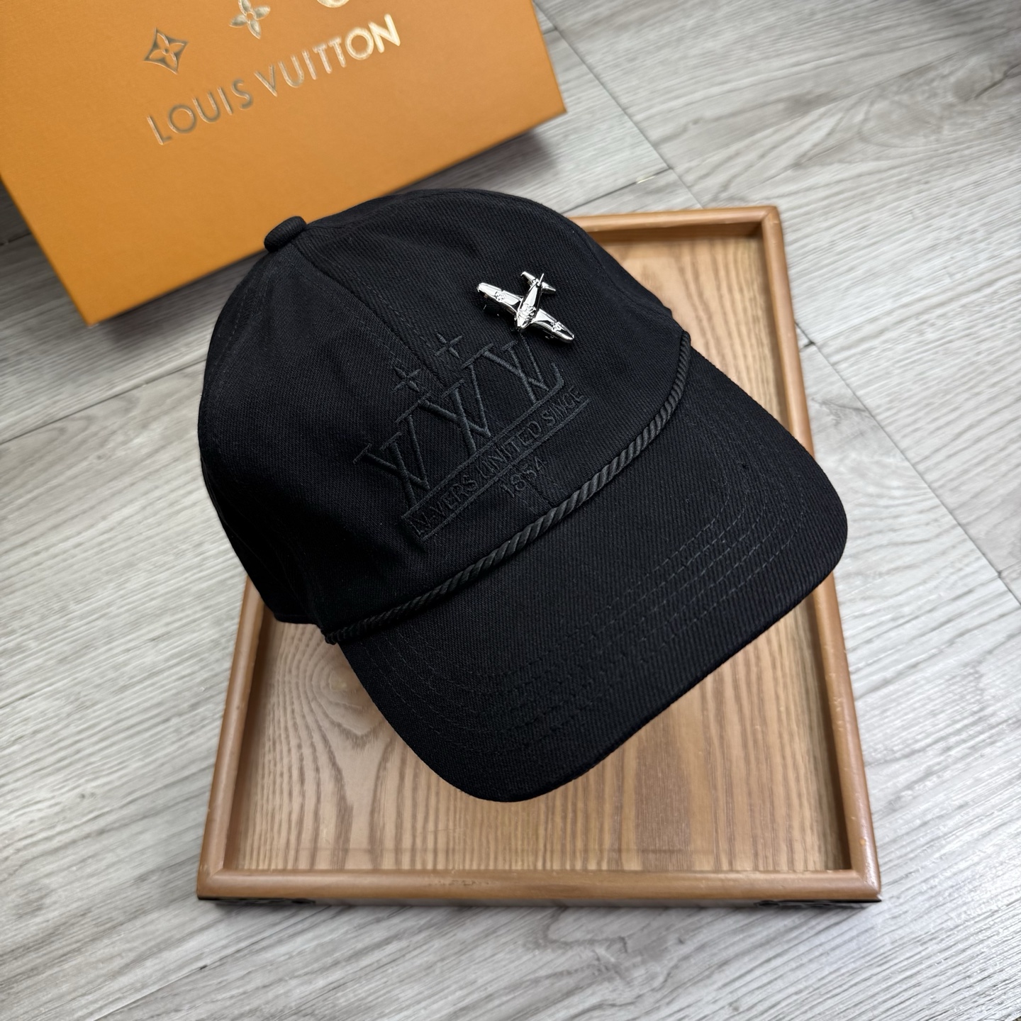 。L家。【配防尘袋】新品棒球帽！材质：纯棉！透气性好！春天挡风，夏天防晒必备单品！颜色大气！款式新颖别致