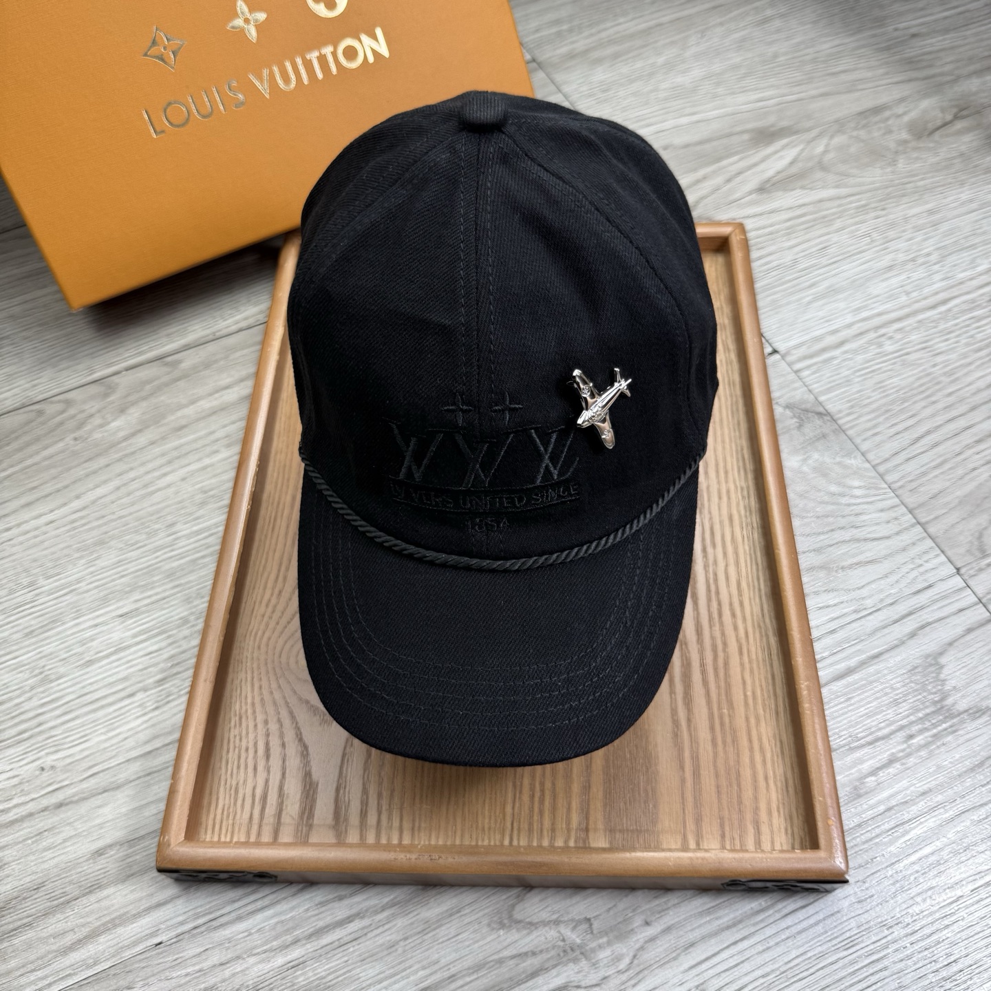 。L家。【配防尘袋】新品棒球帽！材质：纯棉！透气性好！春天挡风，夏天防晒必备单品！颜色大气！款式新颖别致