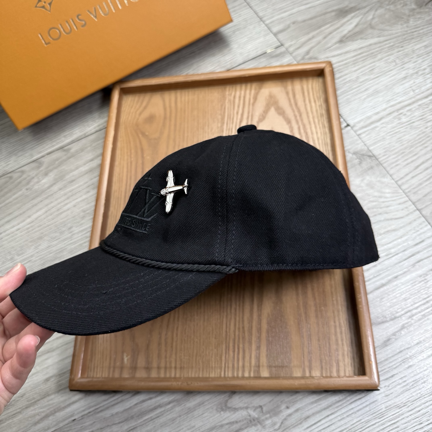 。L家。【配防尘袋】新品棒球帽！材质：纯棉！透气性好！春天挡风，夏天防晒必备单品！颜色大气！款式新颖别致